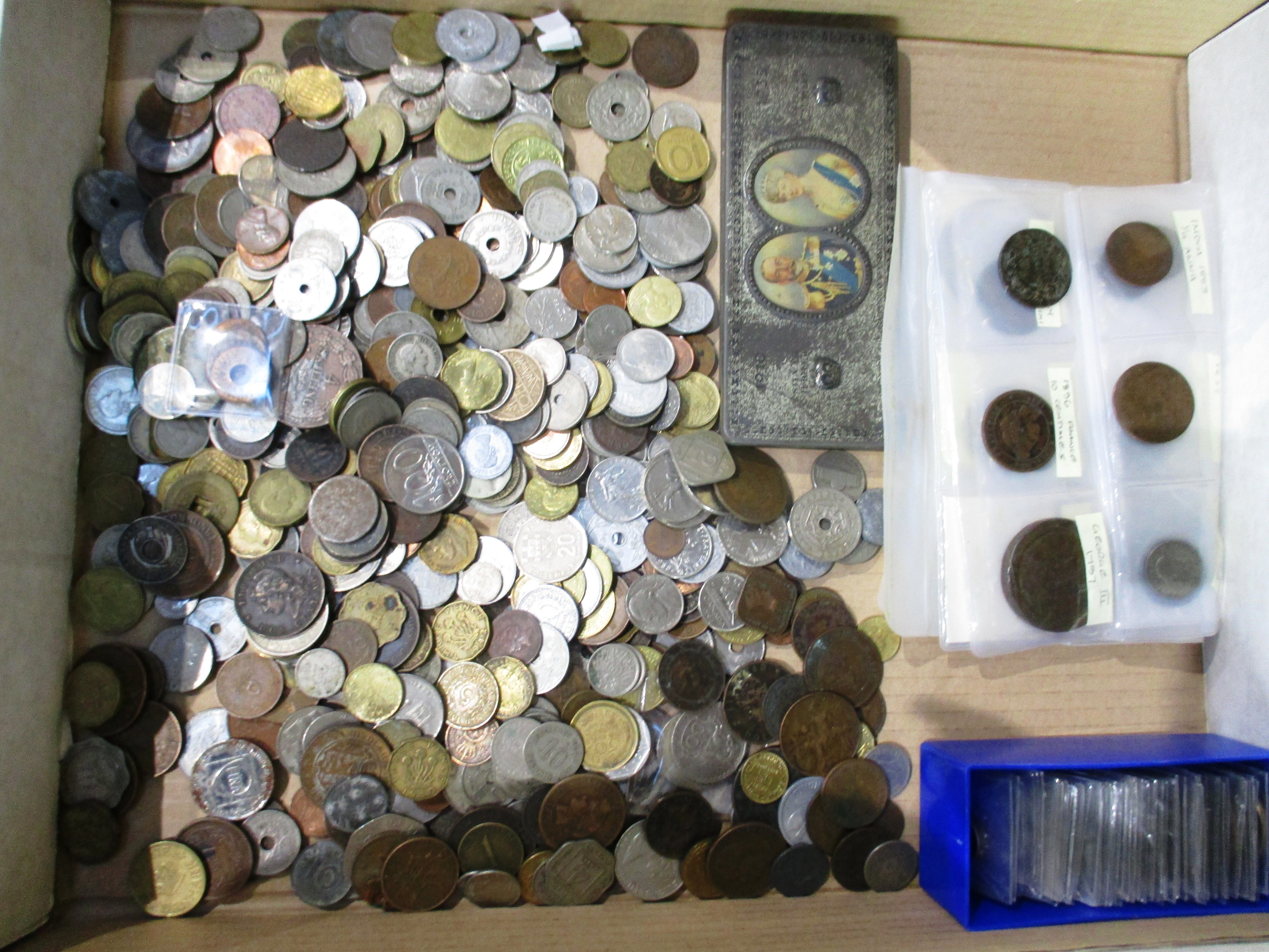 Contents to tray - quantity of world coins, box of coins in wallets including several silver,