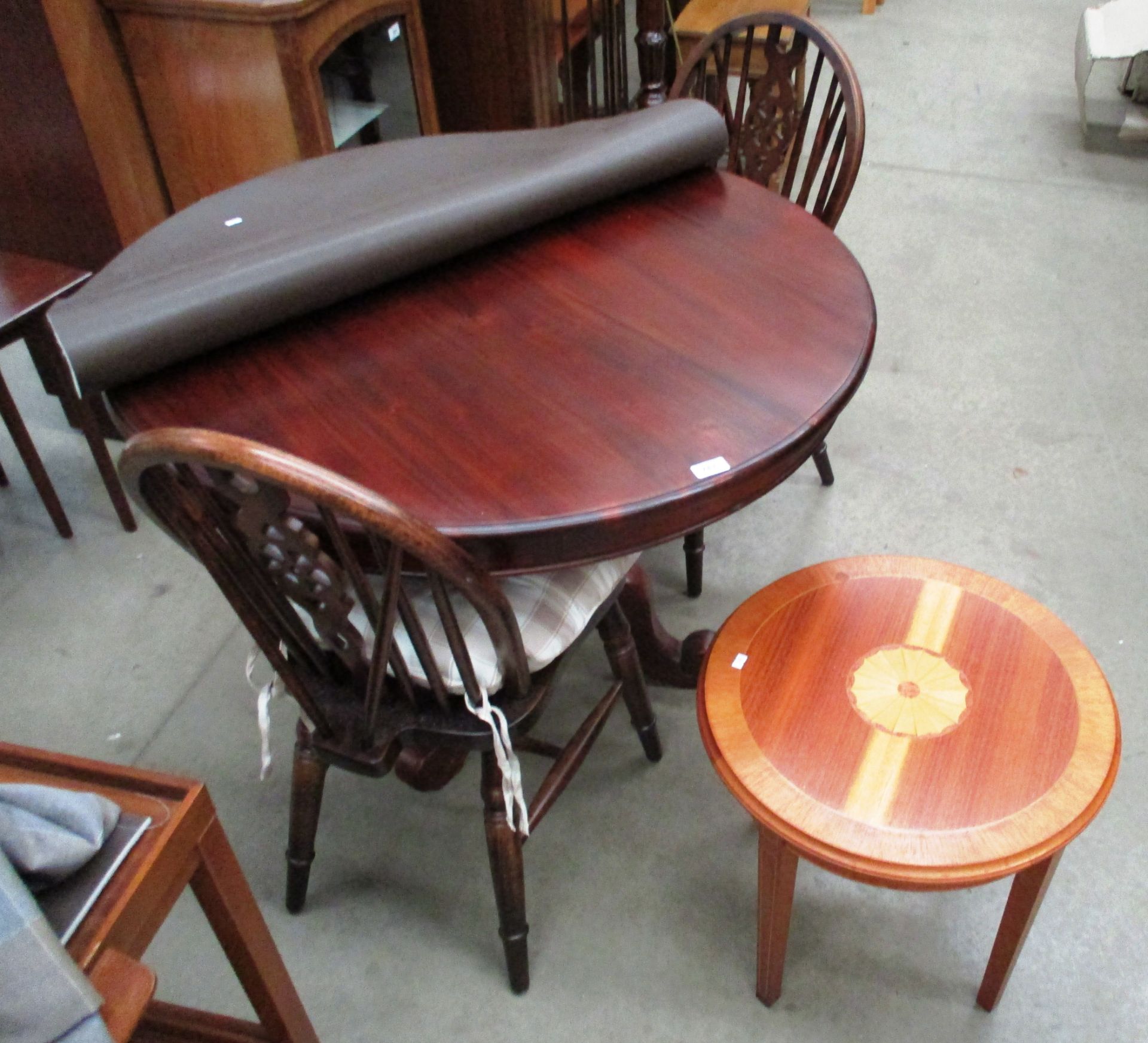 A stained mahogany circular dining table on centre tripod support 98cm dia.