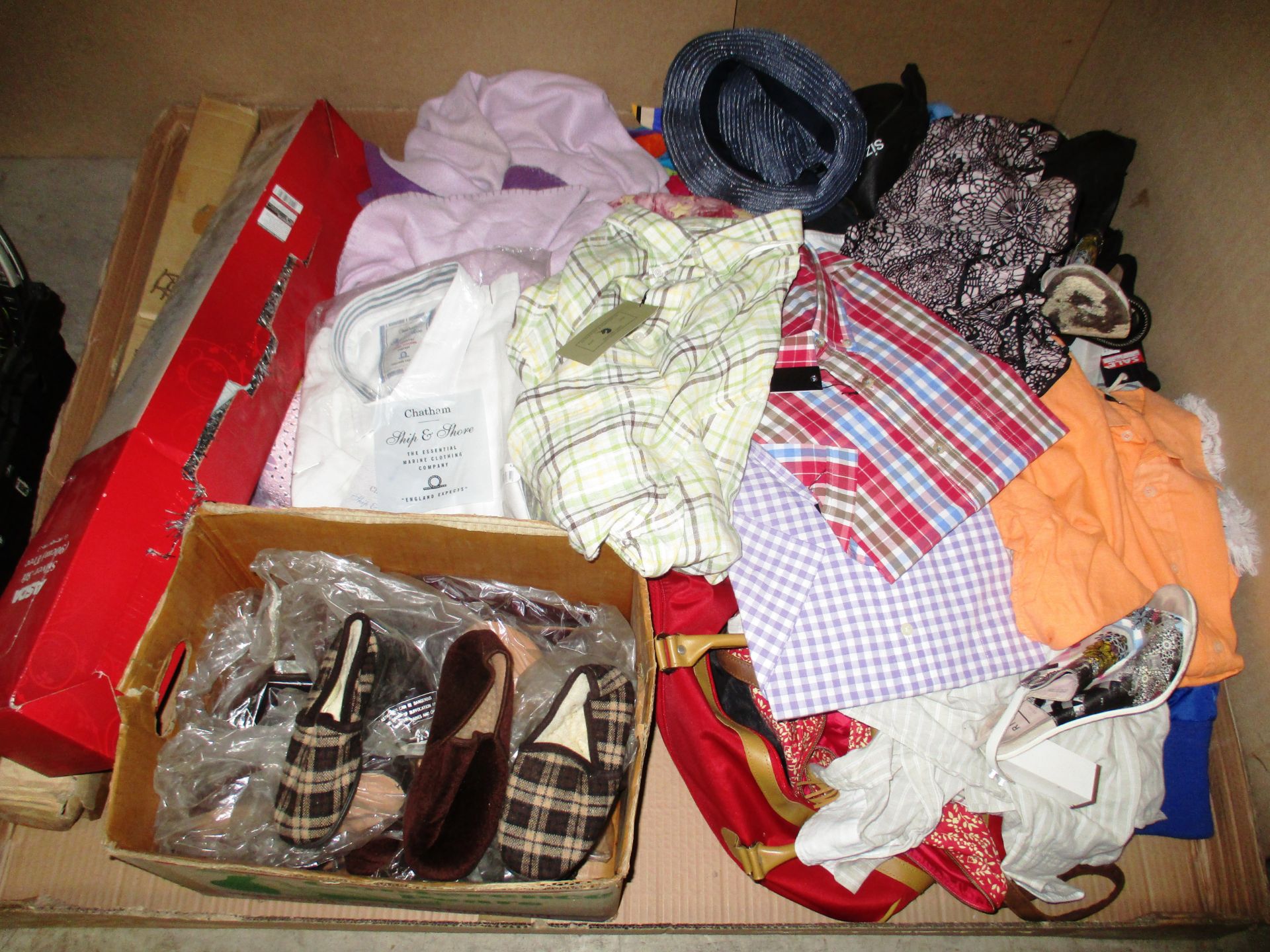 Quantity of assorted clothing by Laine Taylor, Van Heusen, Einhorn, Chatham etc,