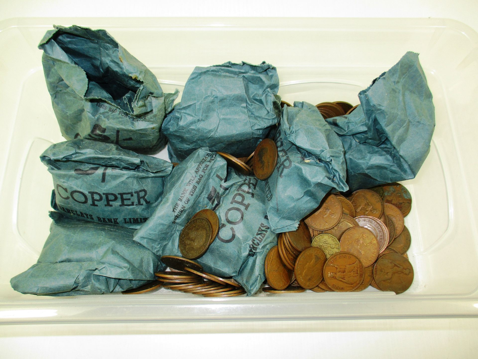 Contents to tray - large quantity of one penny coins
