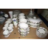 Contents to part of rack - 71 x piece Midwinter tea/dinner service