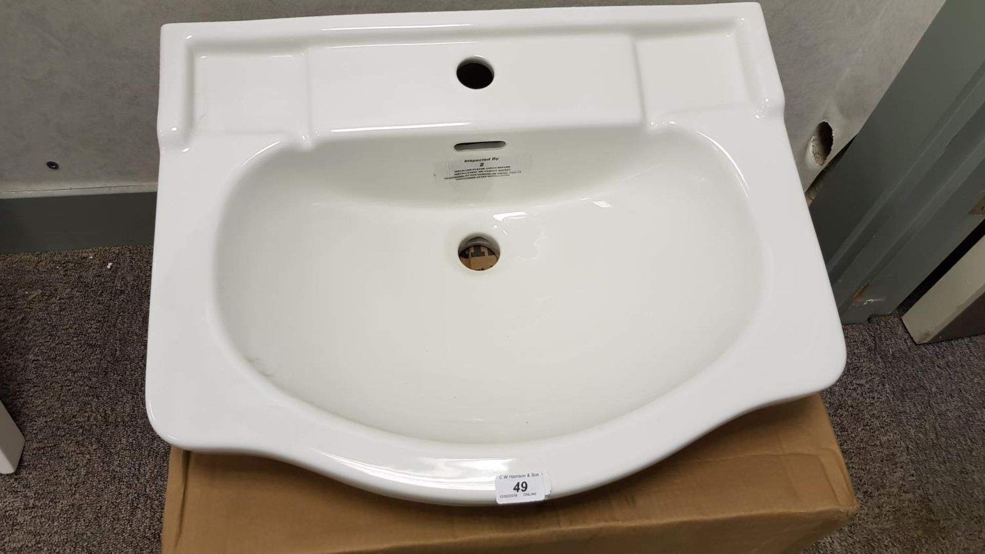 Large traditional basin 590x570