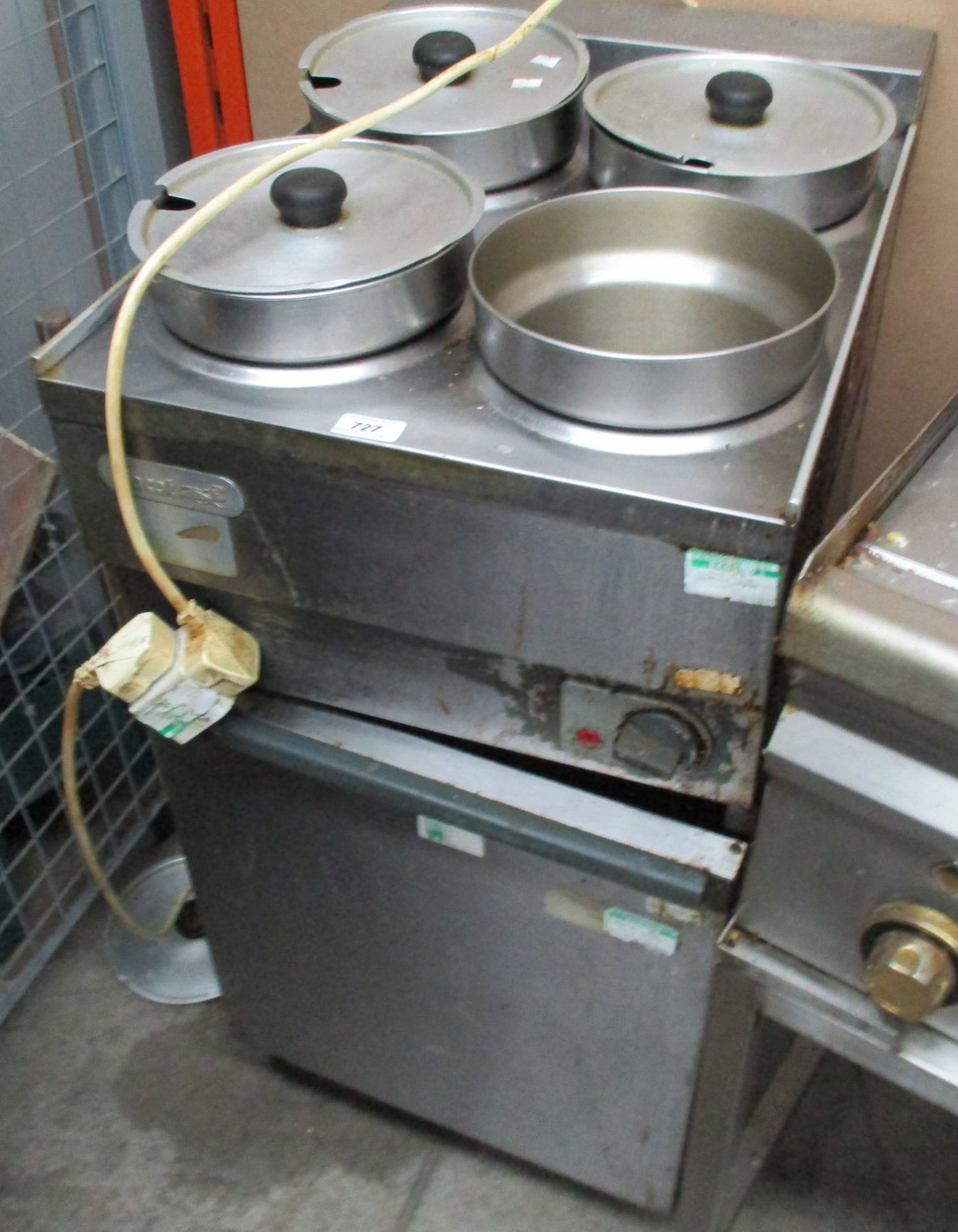 A Lincat stainless steel four pan bain marie with heated storage cabinet 240v (failed earth test)