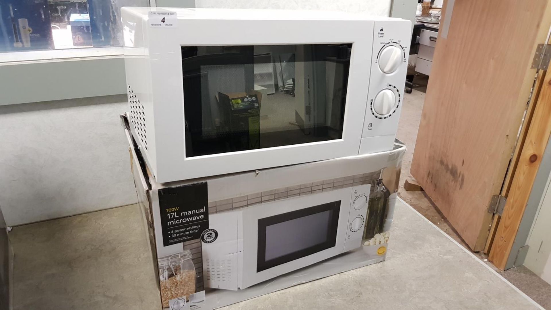 17L 700W Manual Microwave – White