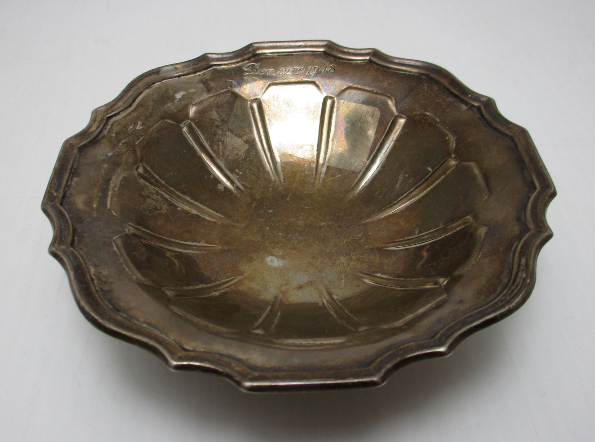 A silver pedestal dish on circular pedestal foot with scalloped edge,