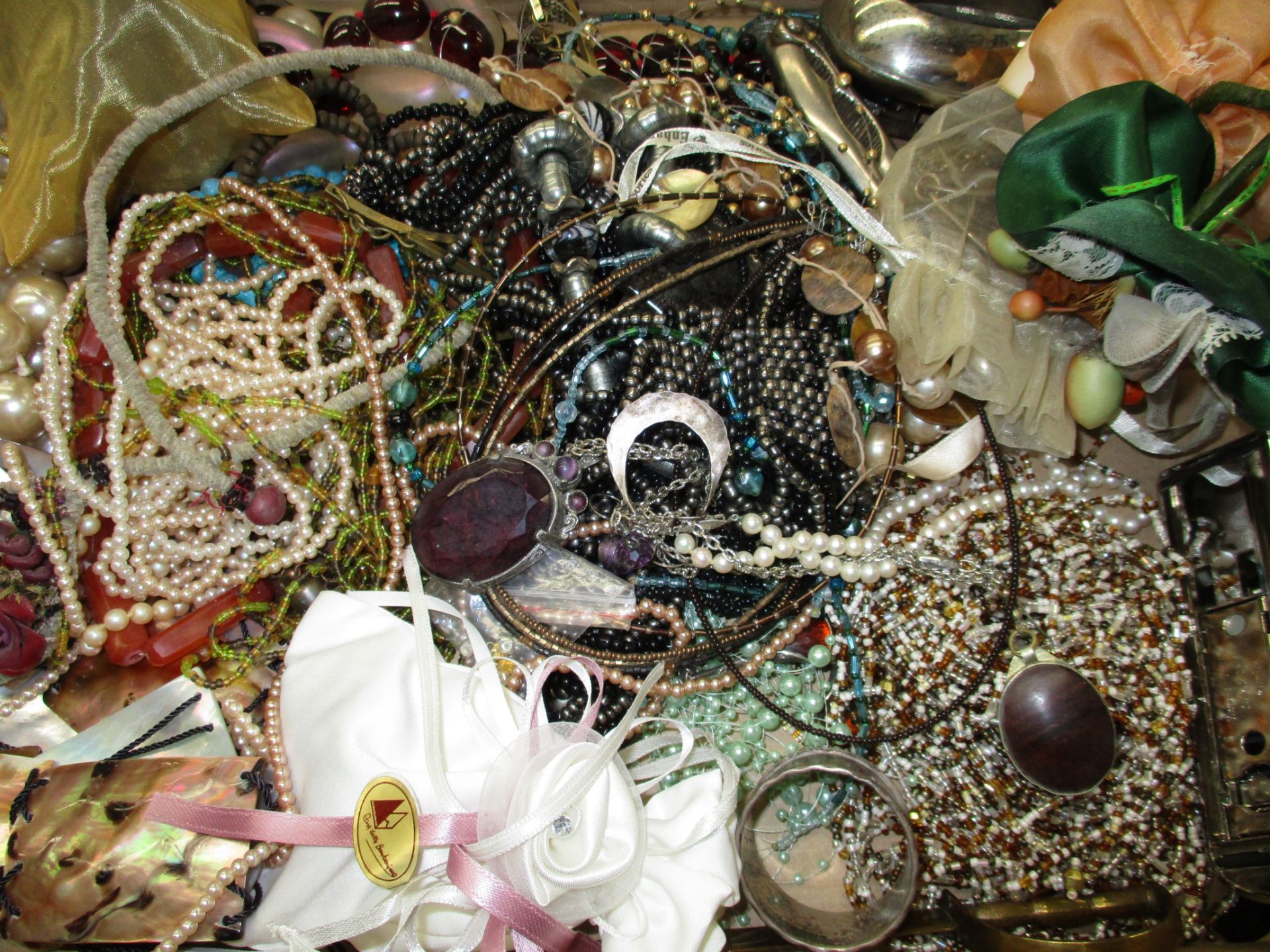 Contents to tray - a quantity of assorted costume jewellery including beads, necklaces,