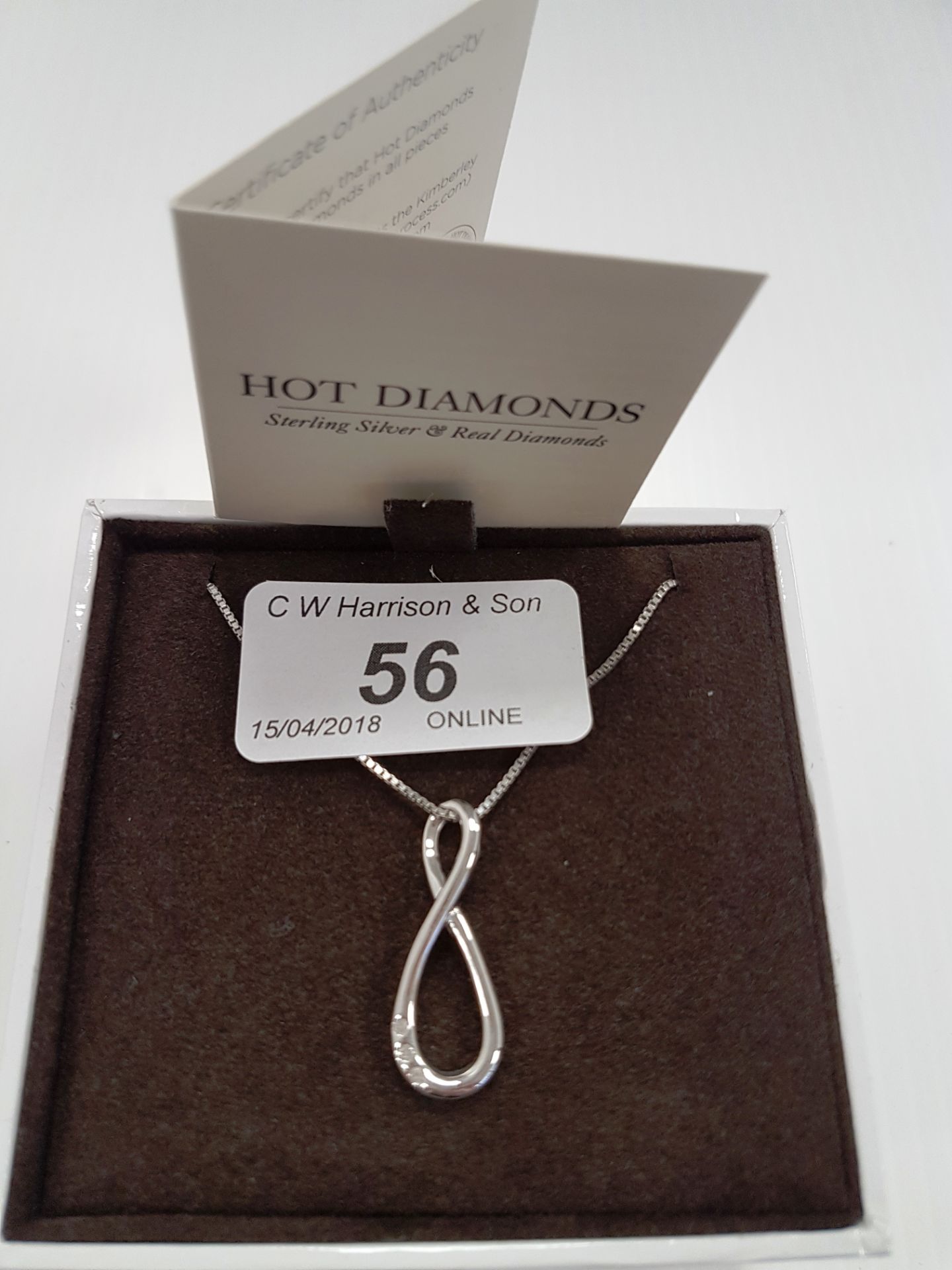 Hot Diamonds sterling silver necklace and figure of eight pendant with diamond RRP £70 (boxed)