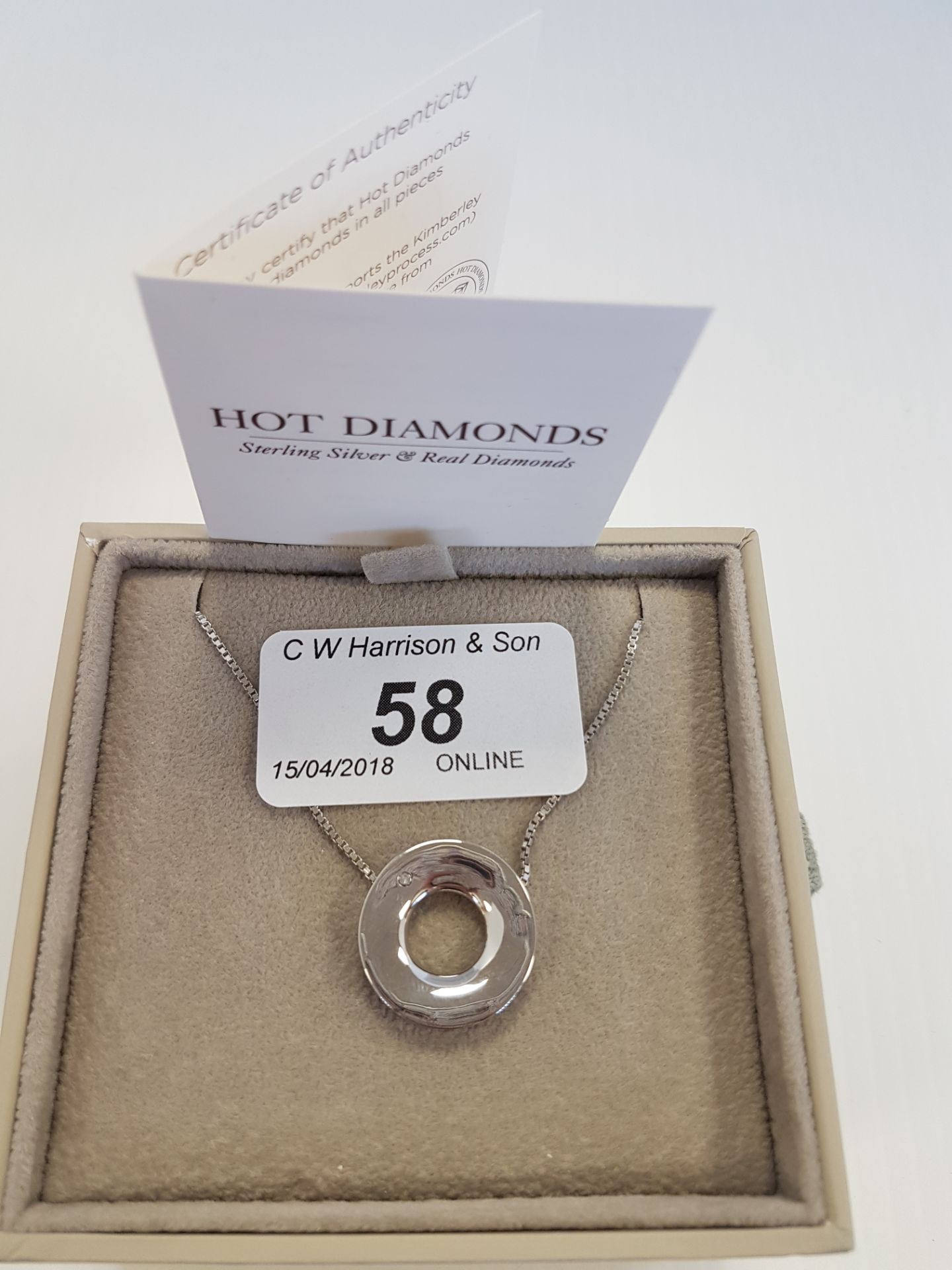 Hot Diamonds sterling silver necklace and circle pendant with diamond RRP £70 (boxed)