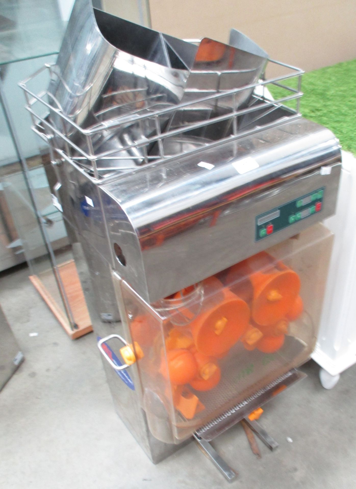 A Citrocasa 700XB stainless steel orange press juice machine - 240v (failed safety test)