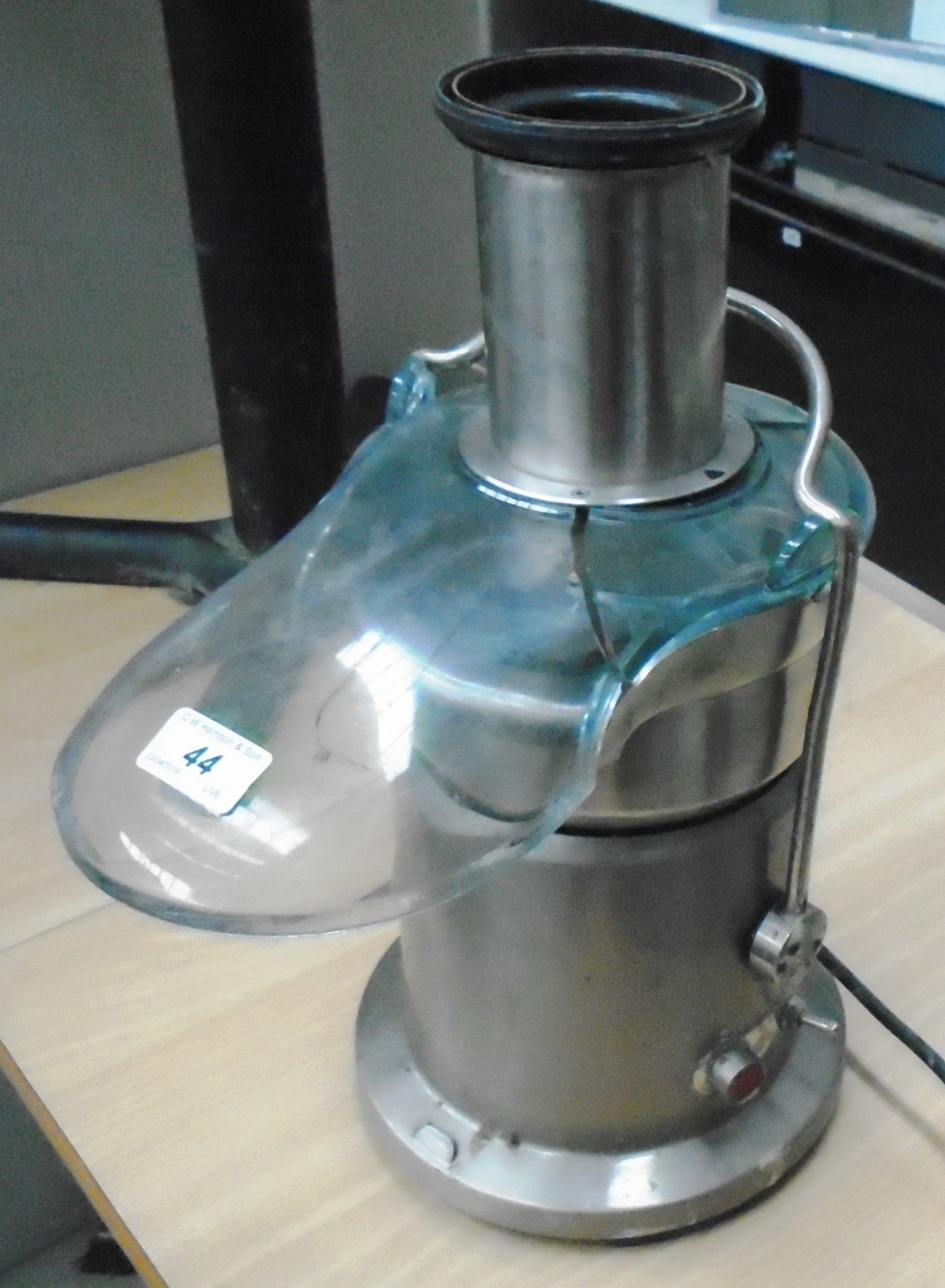 A Cruz Solis commercial juicer Pro machine (failed safety test)