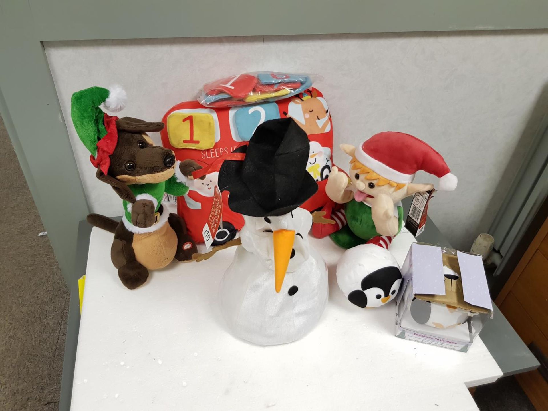 Contents of Shelf – to include (3x) Automated Christmas Characters,