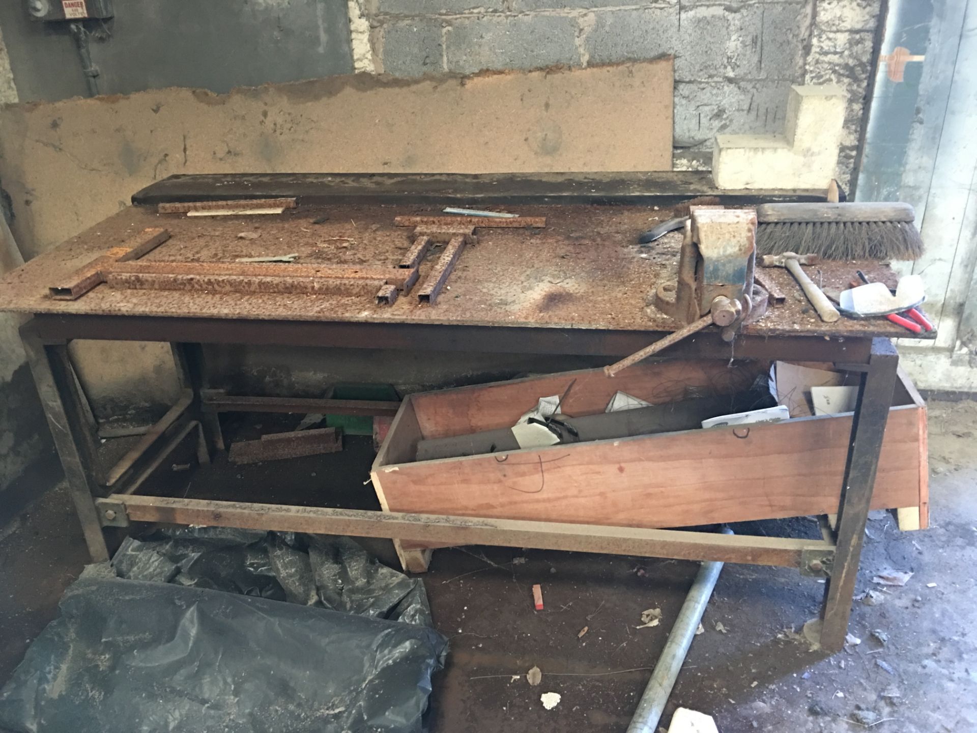 Metal work table and bench vice