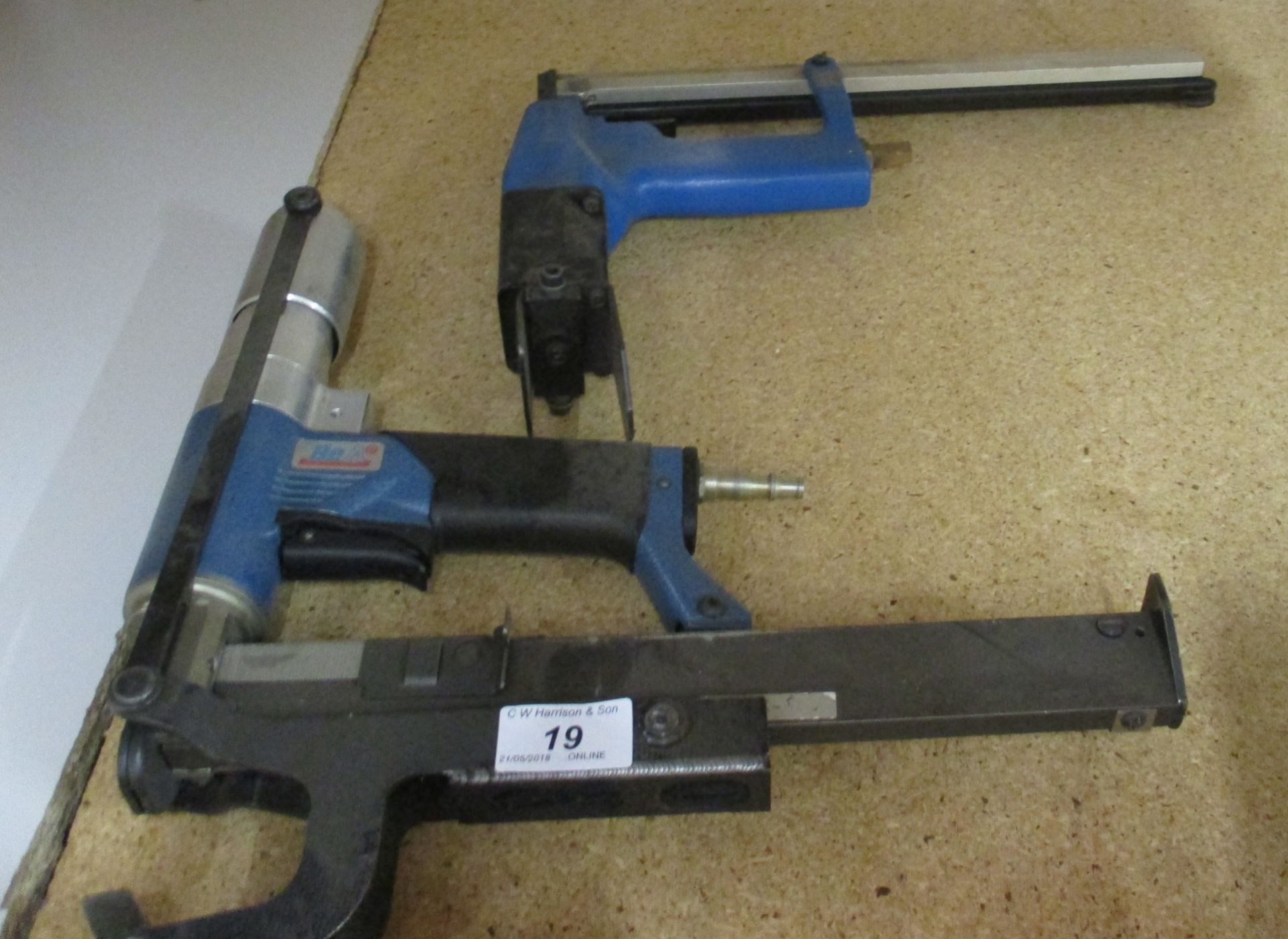 2 x pneumatic staple guns