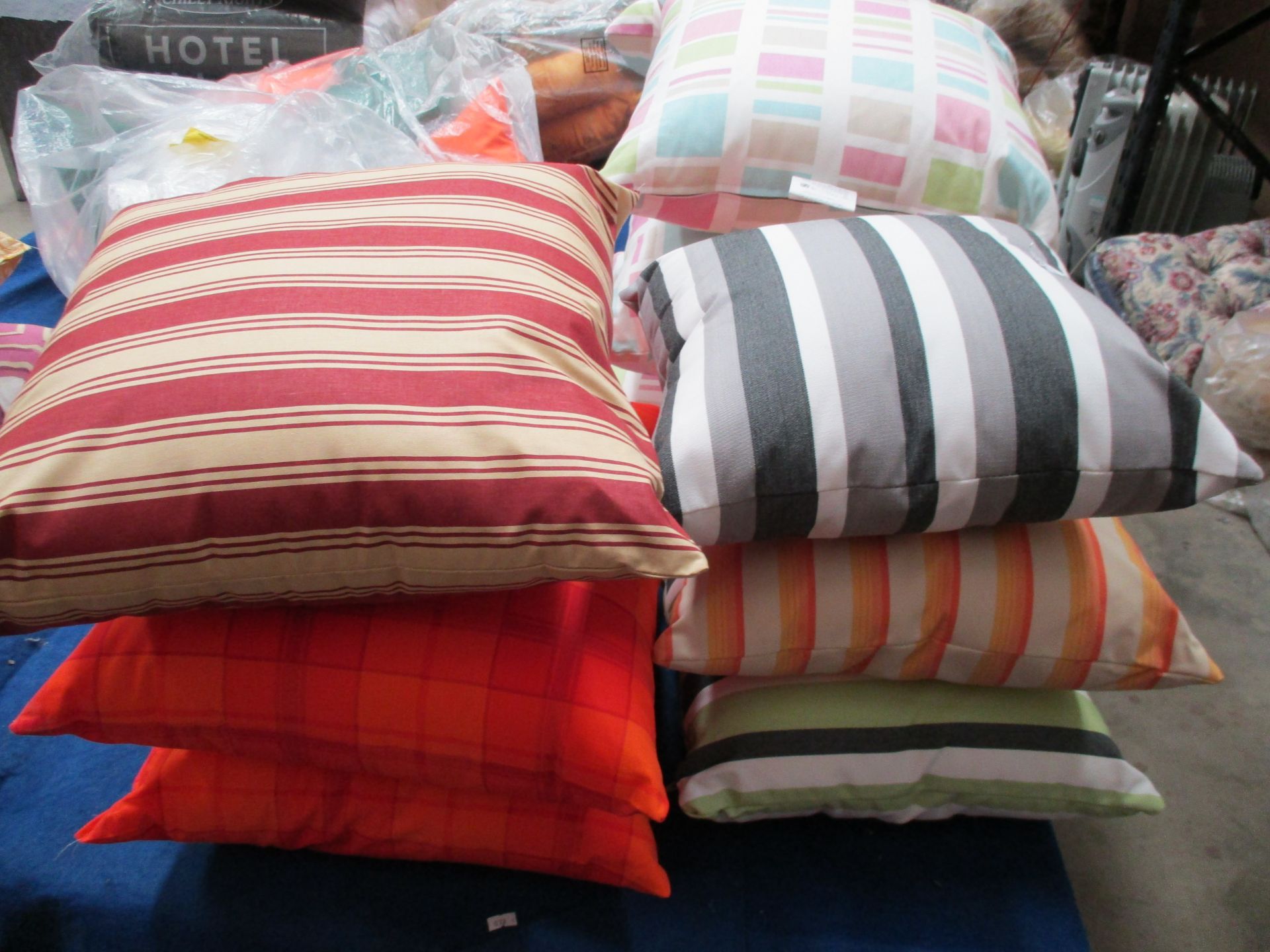 6 x assorted scatter cushions by Ashcrof