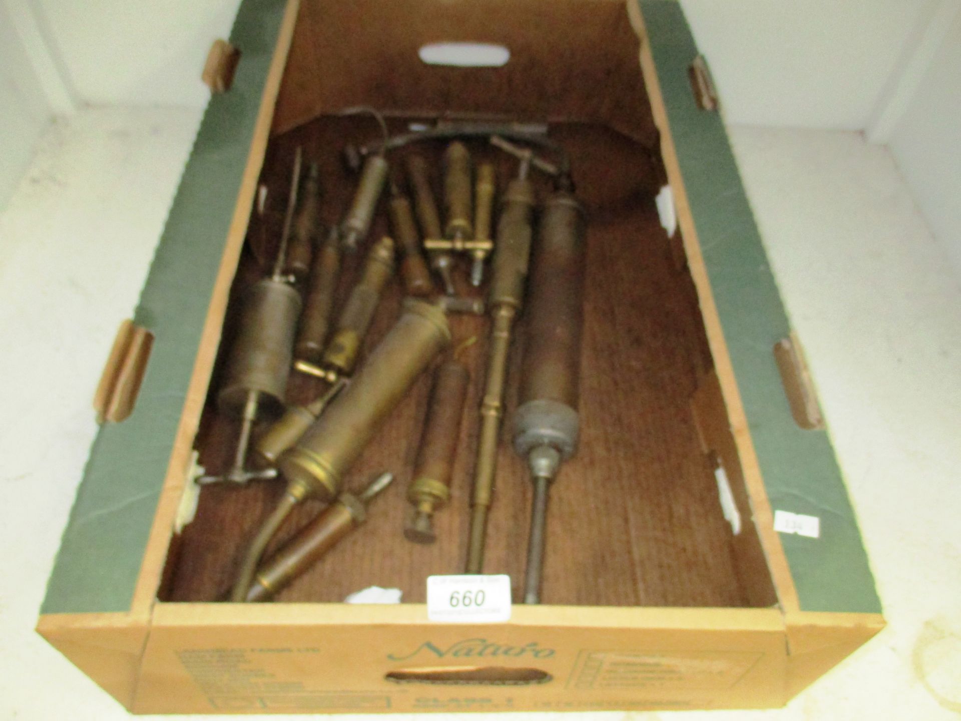 Sixteen pressure grease and oil guns