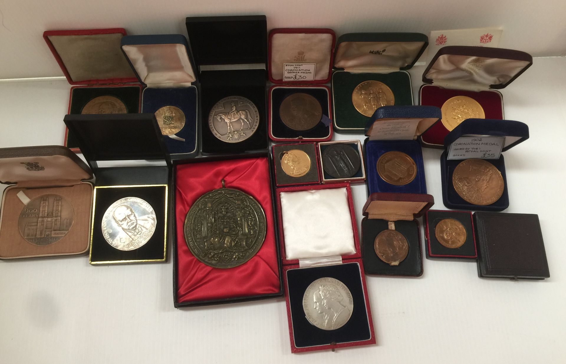 Seventeen medals - Churchill, royalty, Kenilworth Castle, Coronation medal,