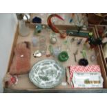 Contents to tray - four English Country Inns Grindley serving dishes, pair of blow glass swans,