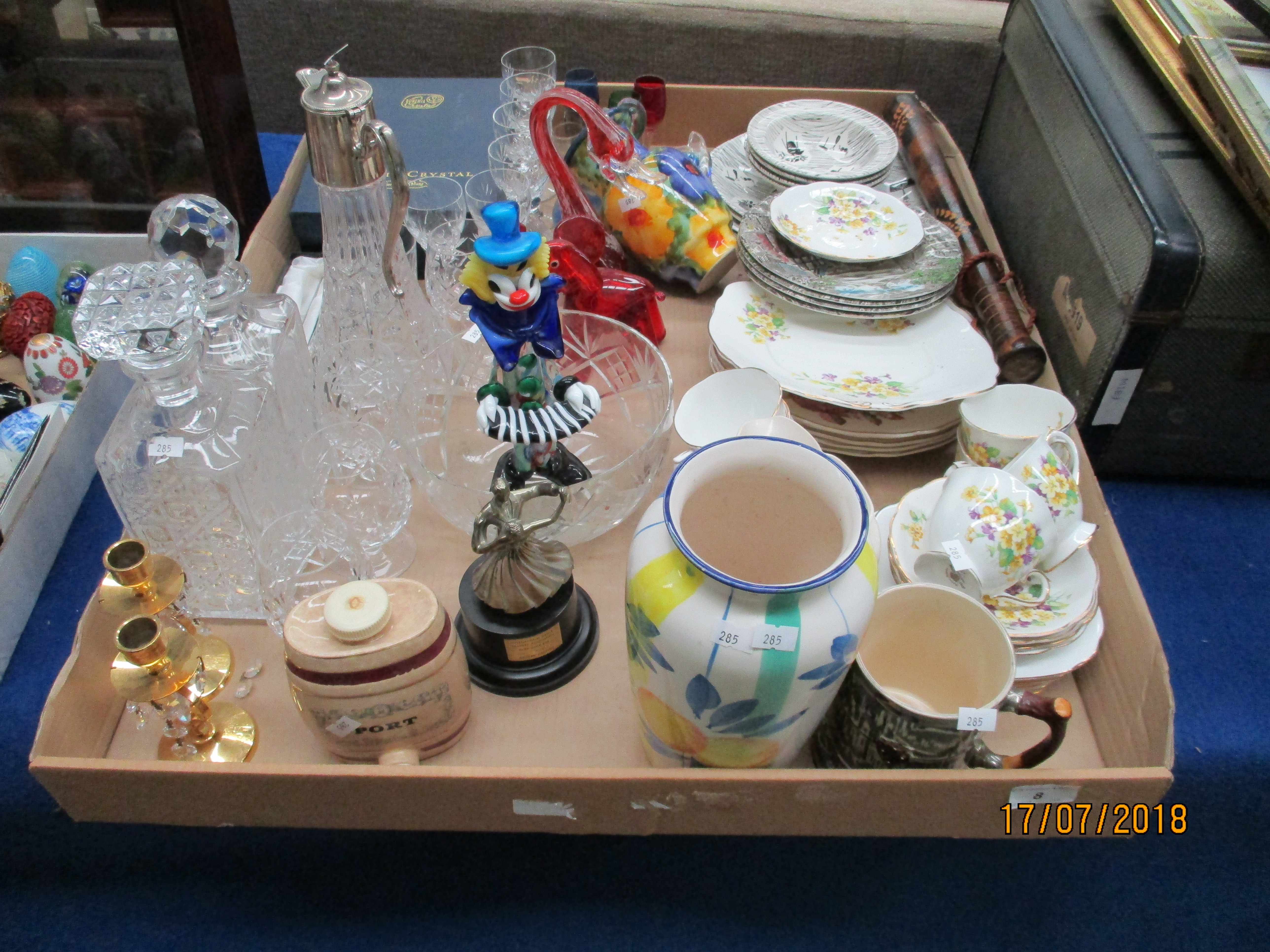 Contents to tray - Ridgeway Pottery "Homemaker" dinner and tea plates, fruit dishes,