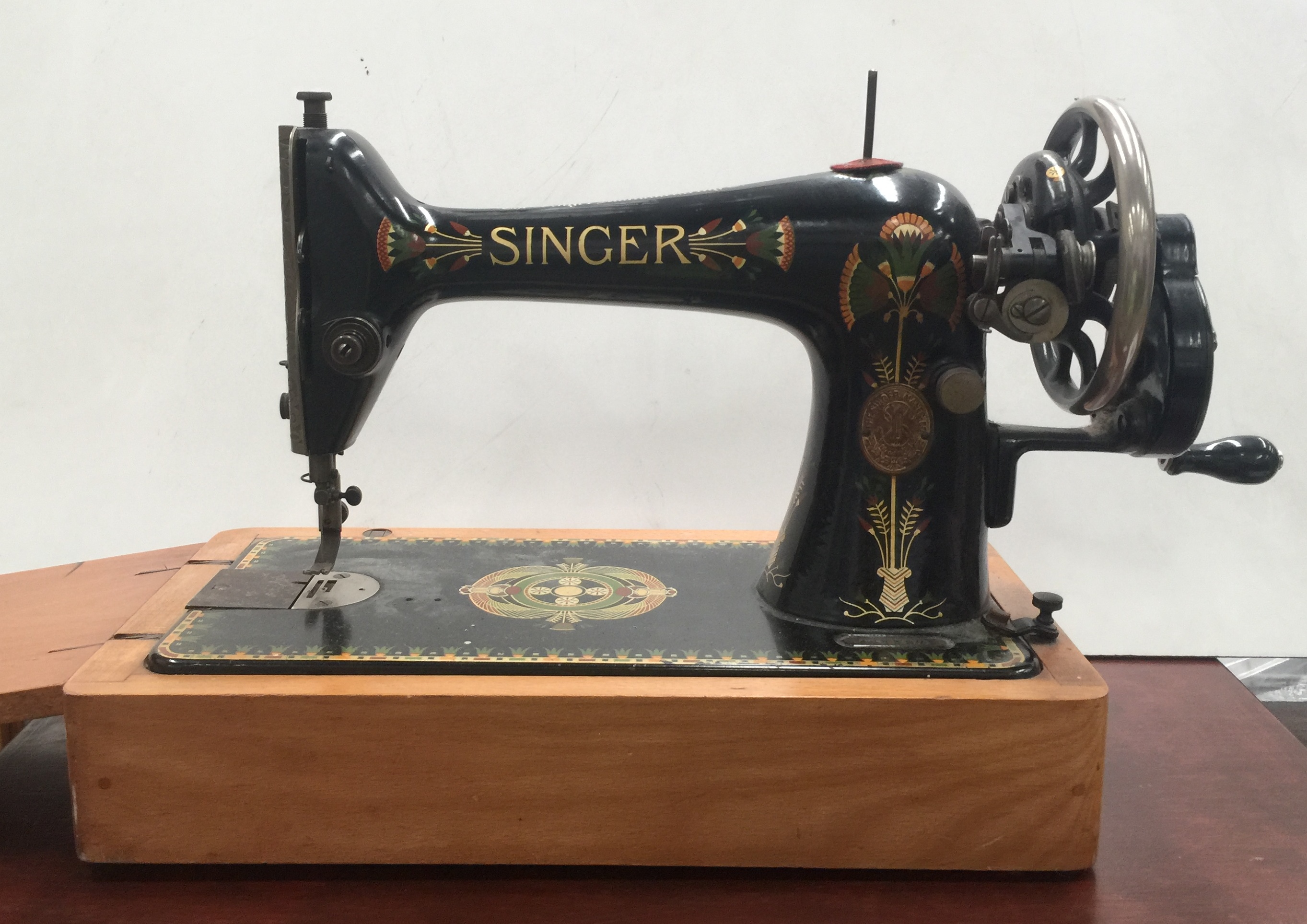 Singer manual sewing machine [no case lid ]