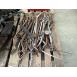 Contents to pallet - quantity of assorted metal hames