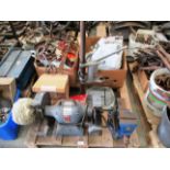 Contents to pallet - Record 4' engineers bench vice,