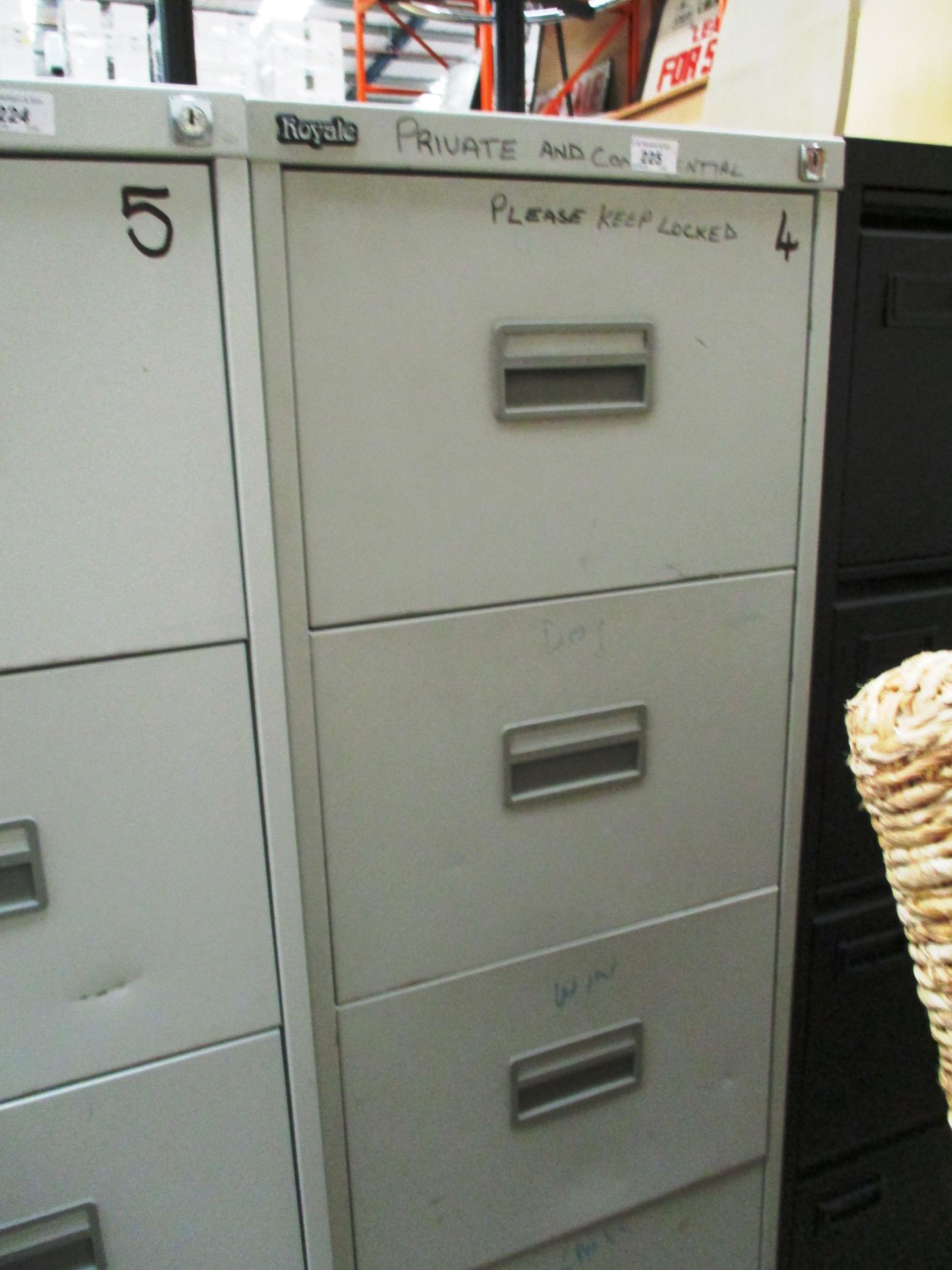 A Royal grey metal four drawer filing cabinet (unlocked no keys)