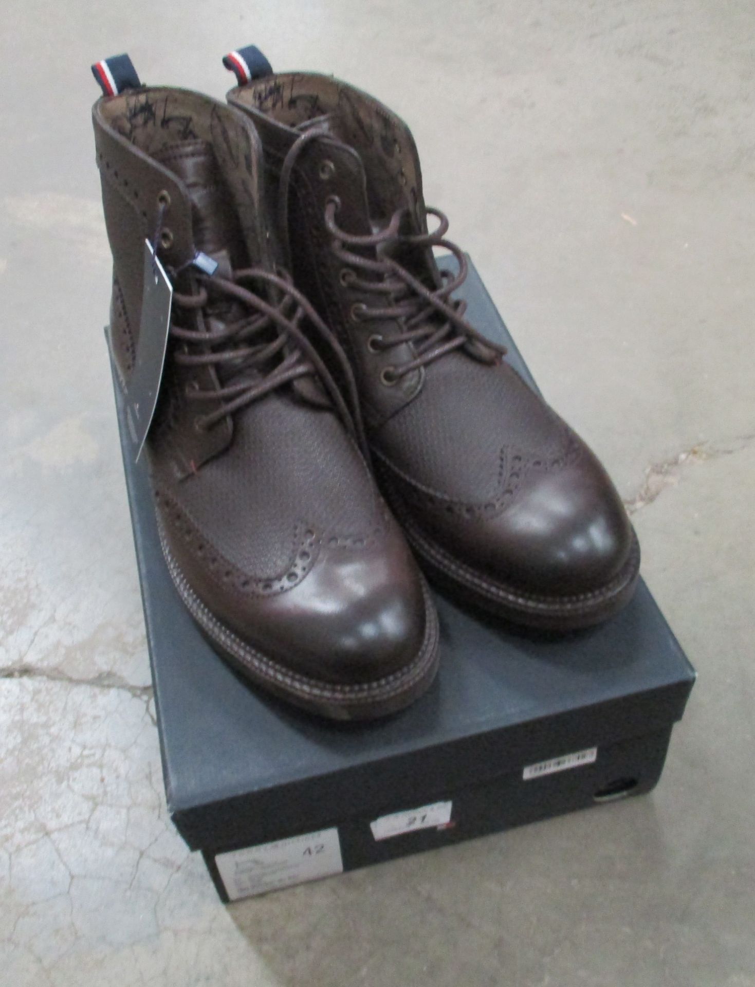 Tommy Hilfiger brown leather boots - size 8 r.r.p.