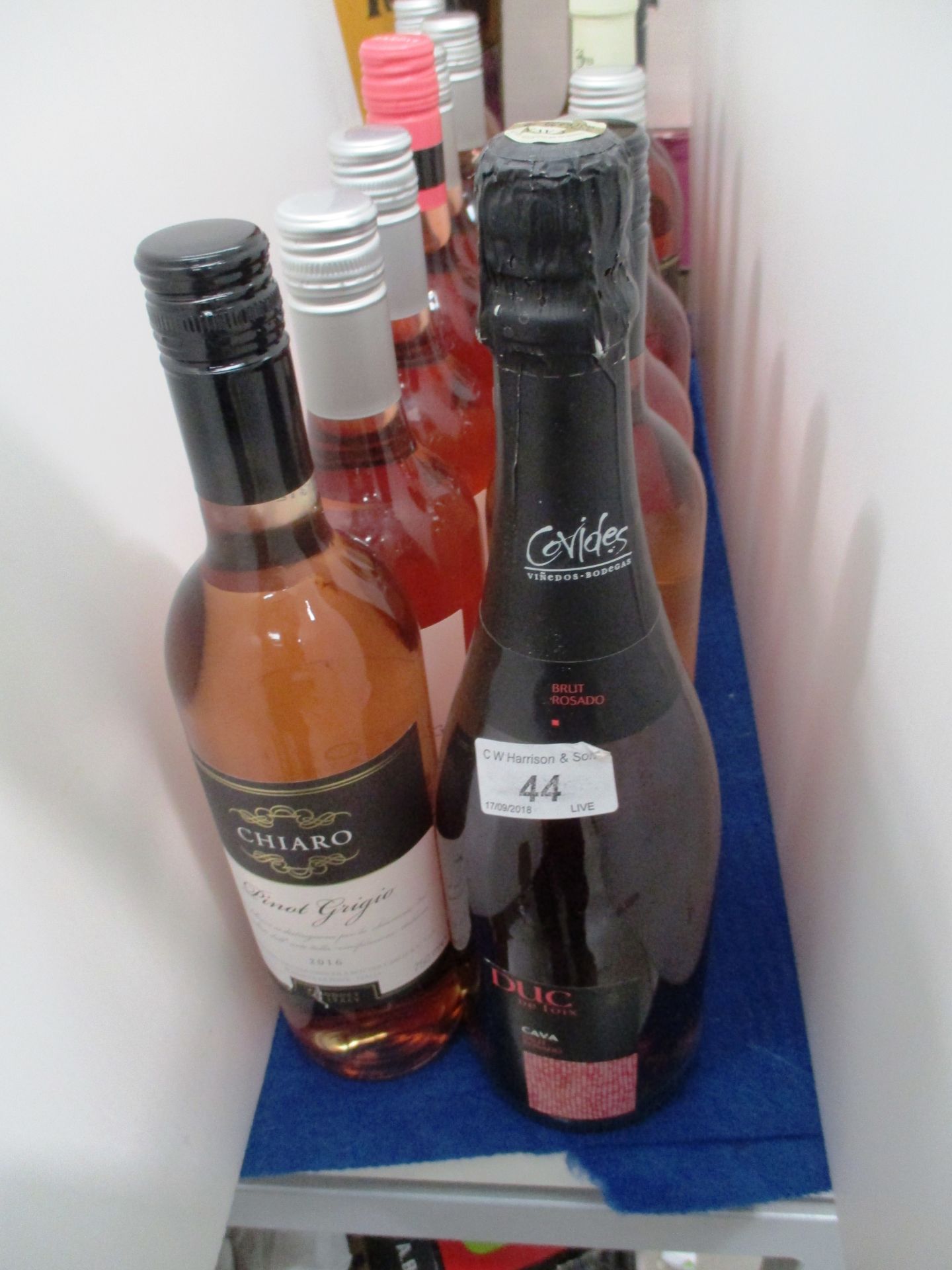 15 x 750c,/75ml bottles of assorted rose wine - Wandering Bear South African,