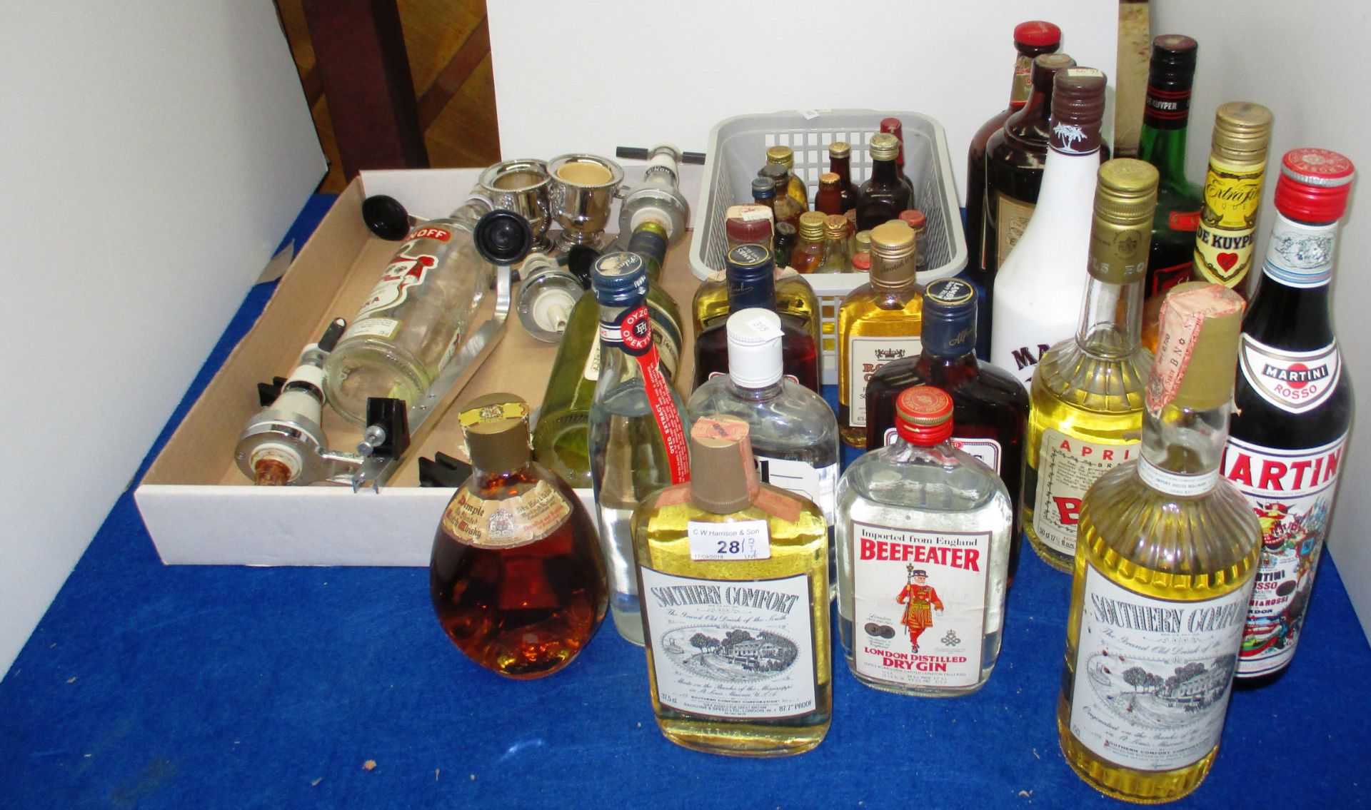 A mixed lot to include 9 bottles of 200ml - 37.