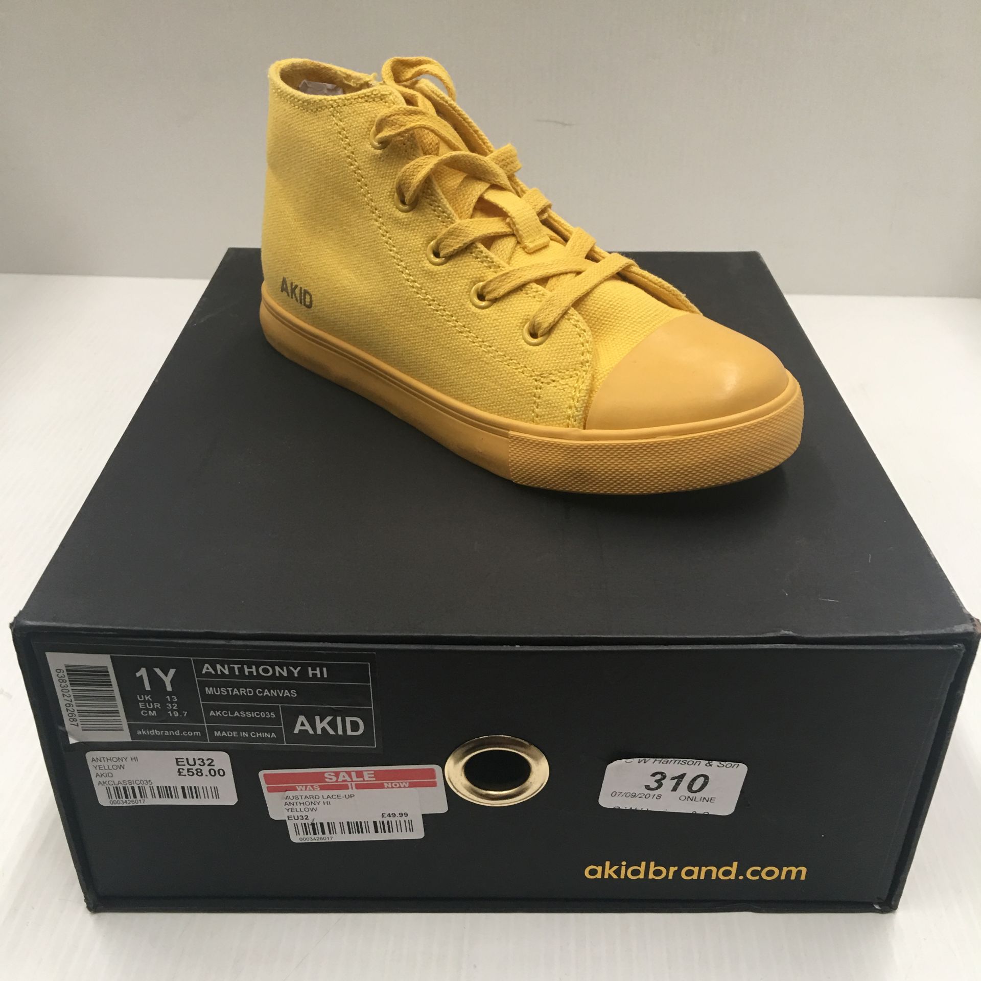 1 x pair of children's shoes - Akid Anth