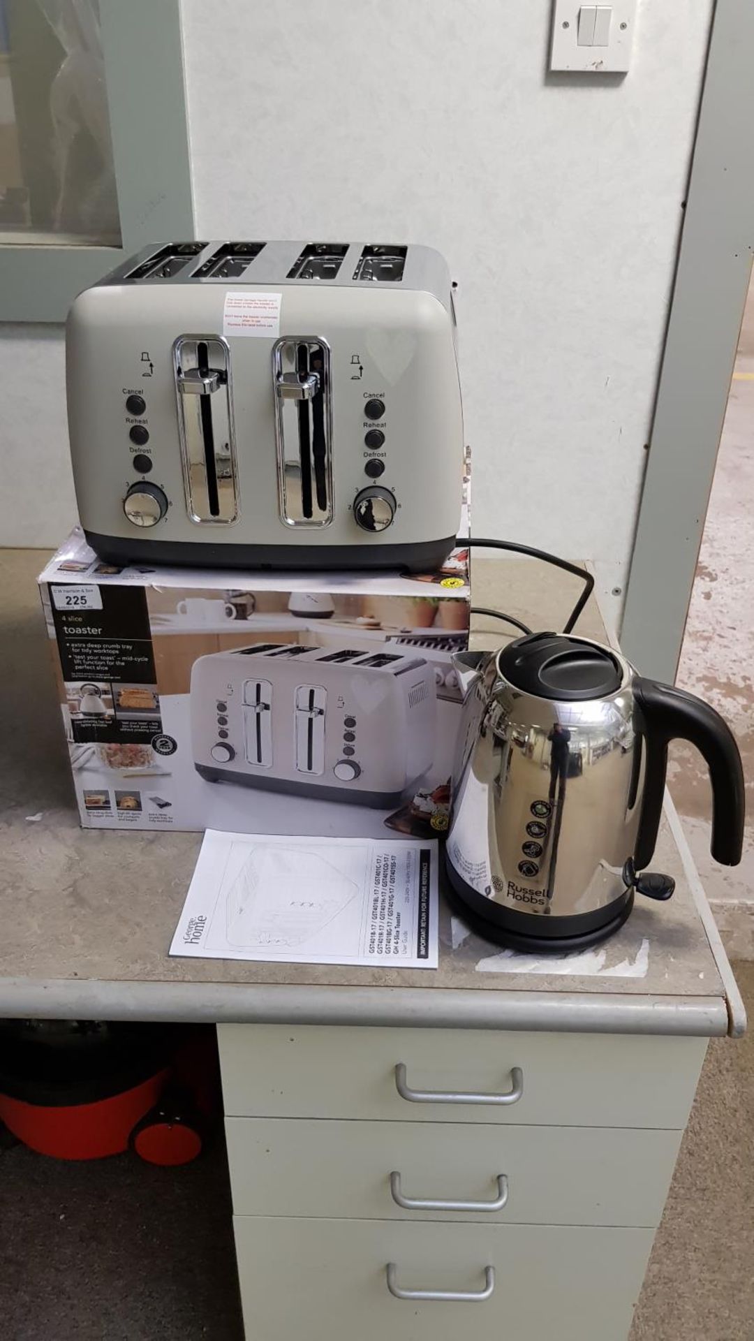 4 Slice Toaster & Russell Hobbs Kettle