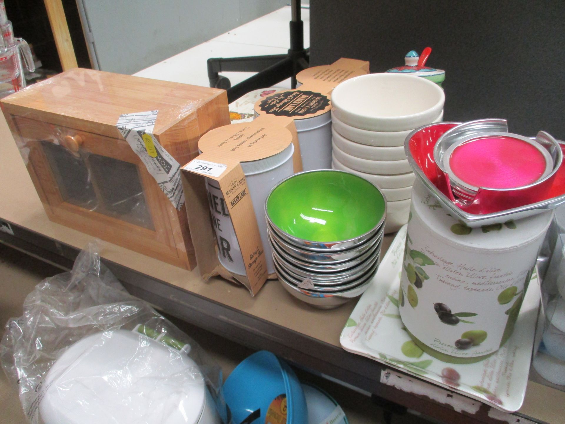 30 x items - Yinci porcelain egg cups, Mason Cash bowls, Mason Cash baking lane tins etc.