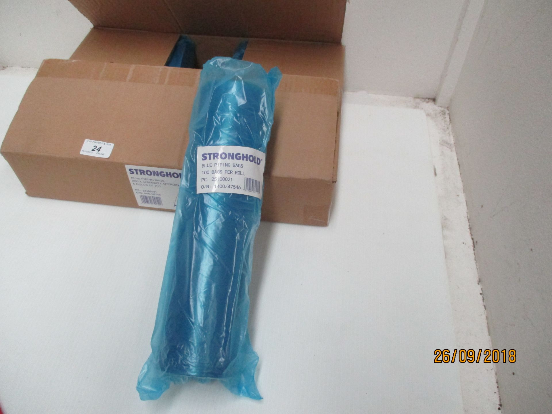 5 x rolls of 100 blue piping bags 280 x 520mm (1 outer box)