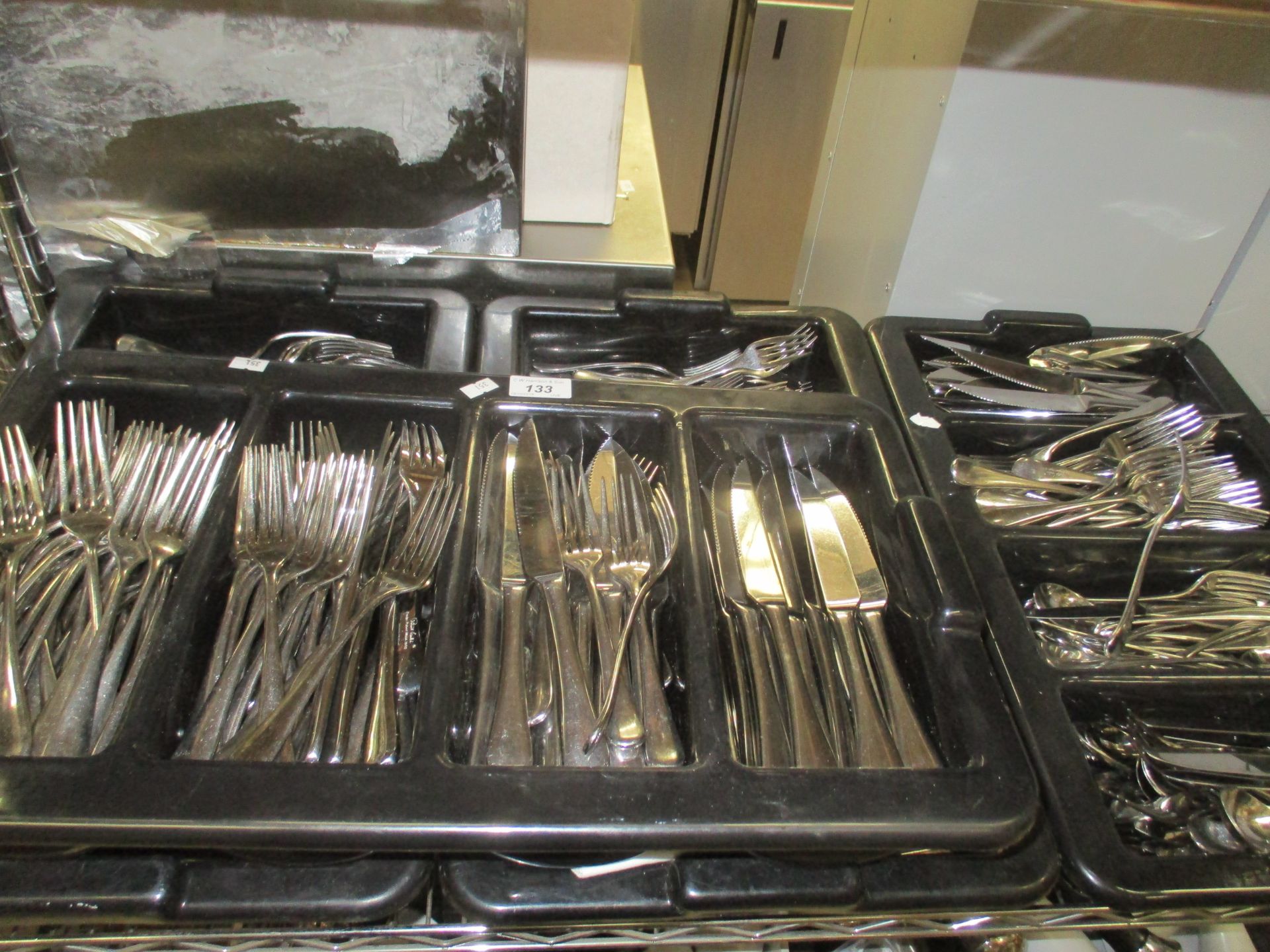 Contents to 4 x 4 section black plastic cutlery trays - approx.