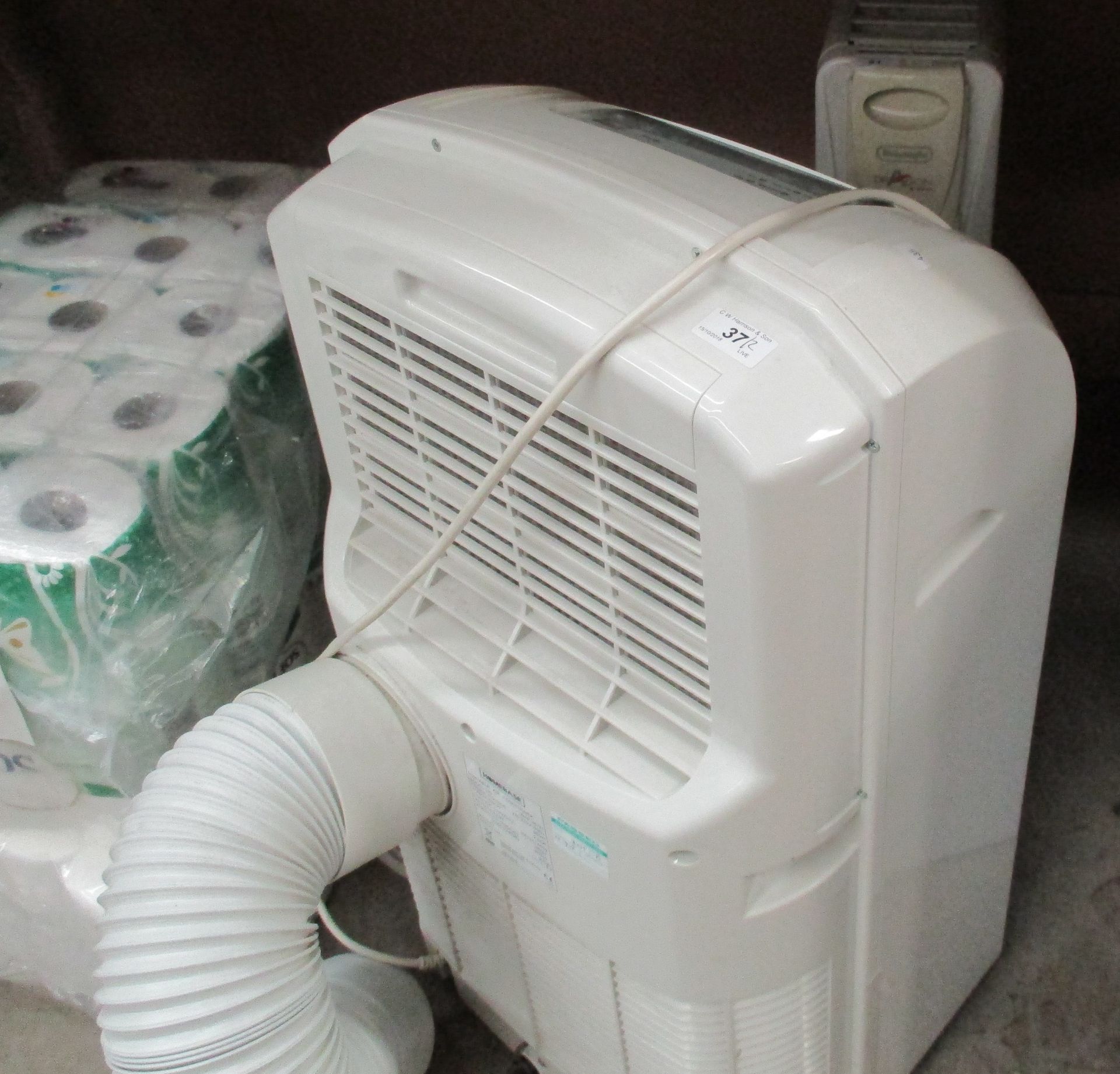 A Homebase portable air conditioning unit and a Delonghi Dragon two mobile oil filled radiator (2)