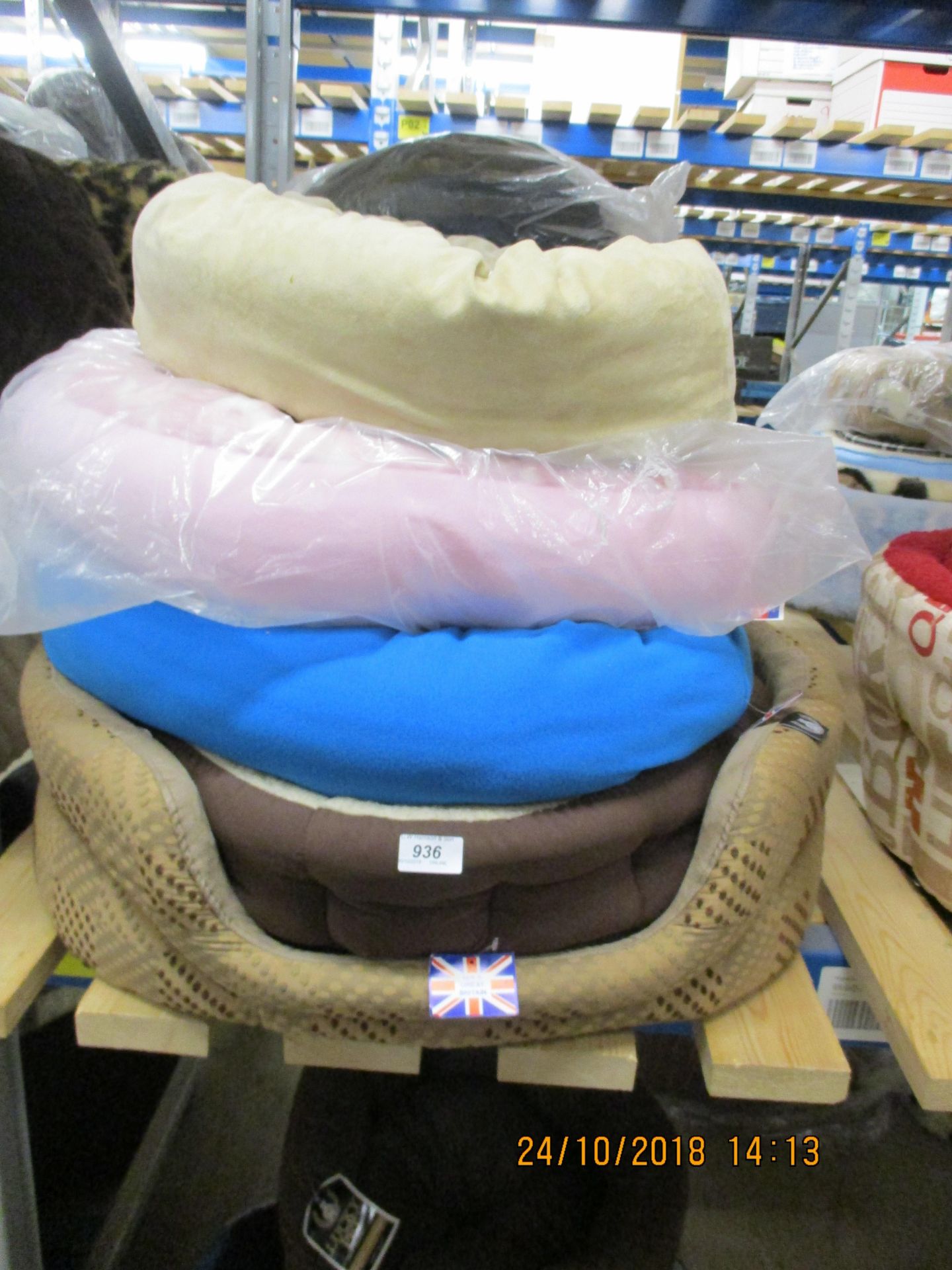 5 x assorted dog beds by Lucky Pet