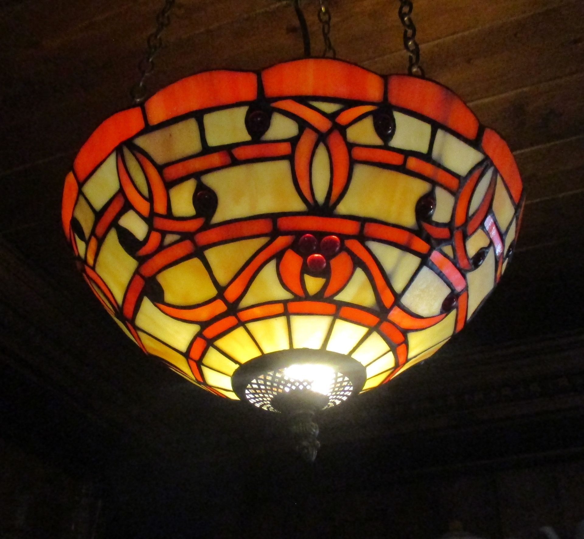 Tiffany style ceiling lamp shade approx. 34cm diameter.