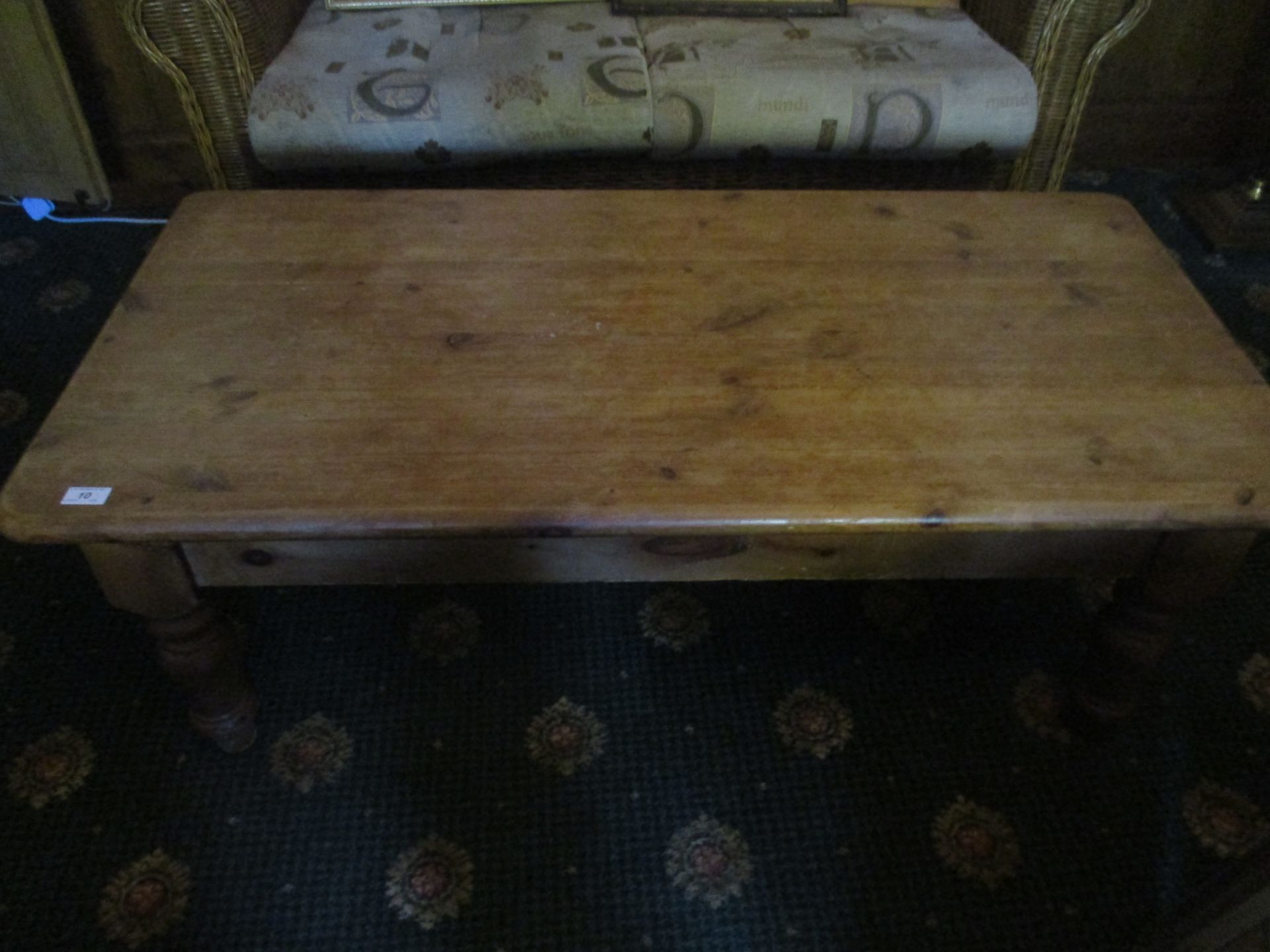 Pine coffee table 120cm x 60cm x 47cm - Image 2 of 3