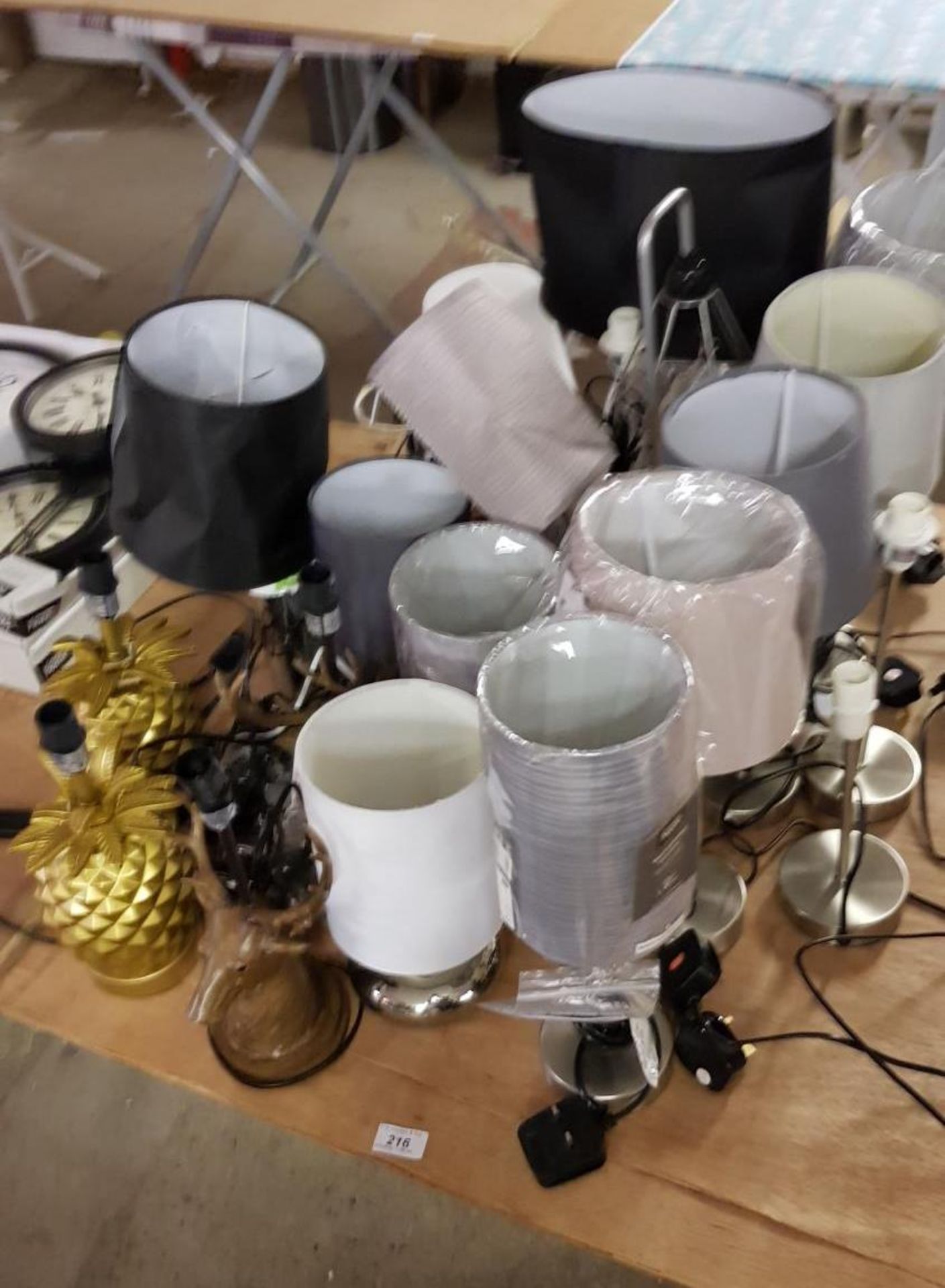 Approx (20x) Mixed Table Lamps