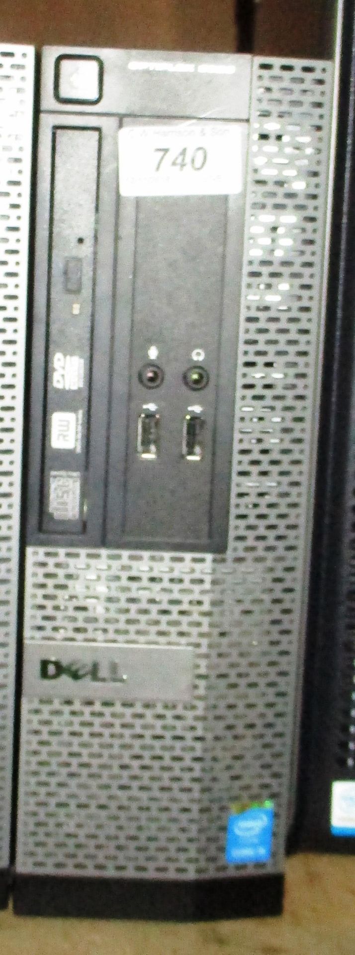 A Dell Optiplex 3020 tower computer - power lead