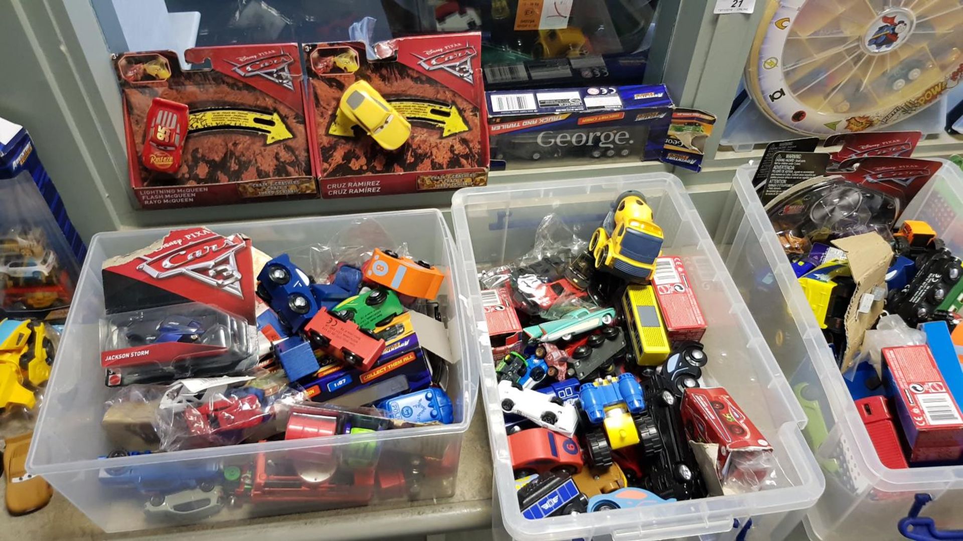 Contents of Shelf – Mixed Toy Cars / Veh - Image 3 of 4