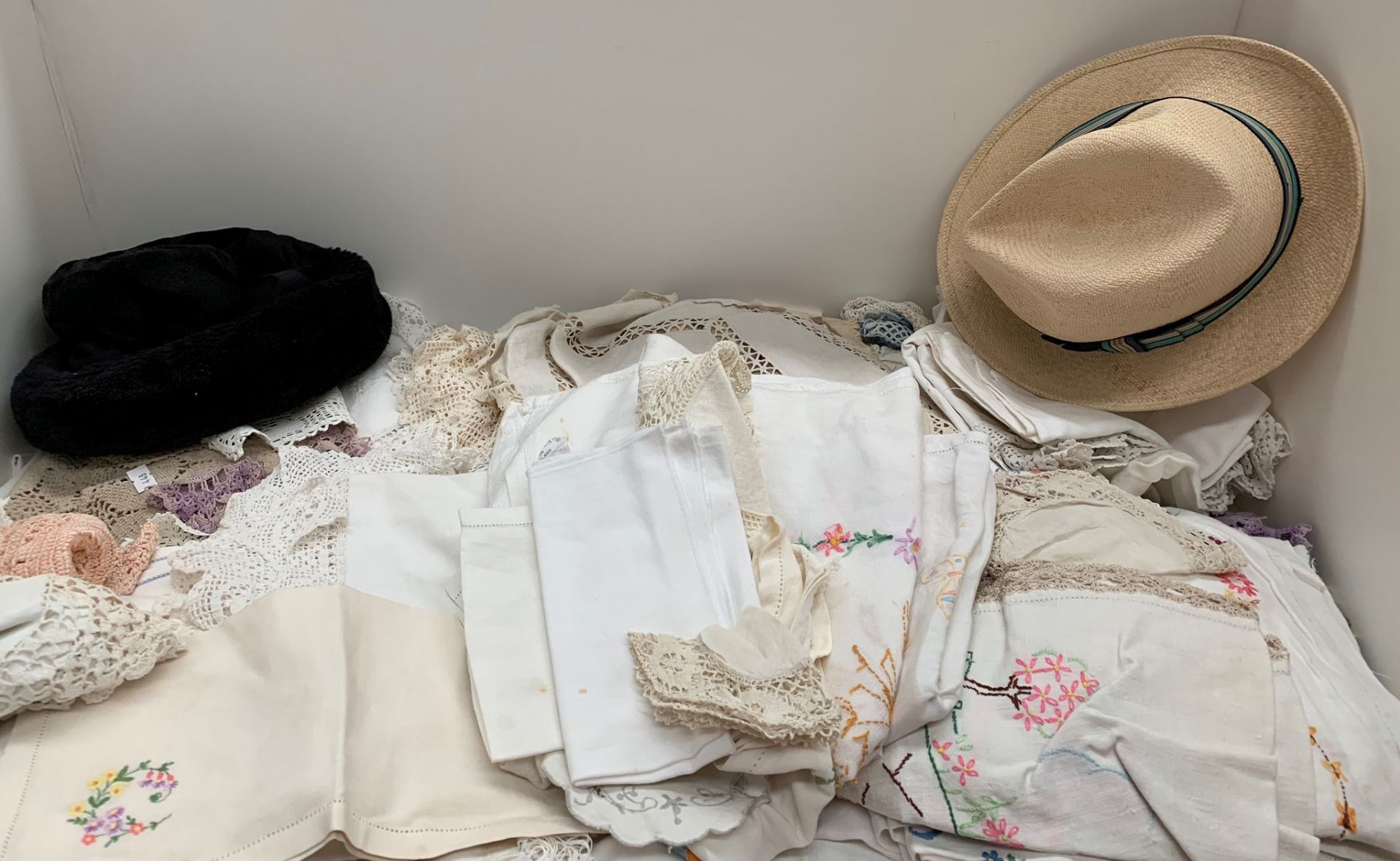 Bag and contents - assorted table linens and two hats