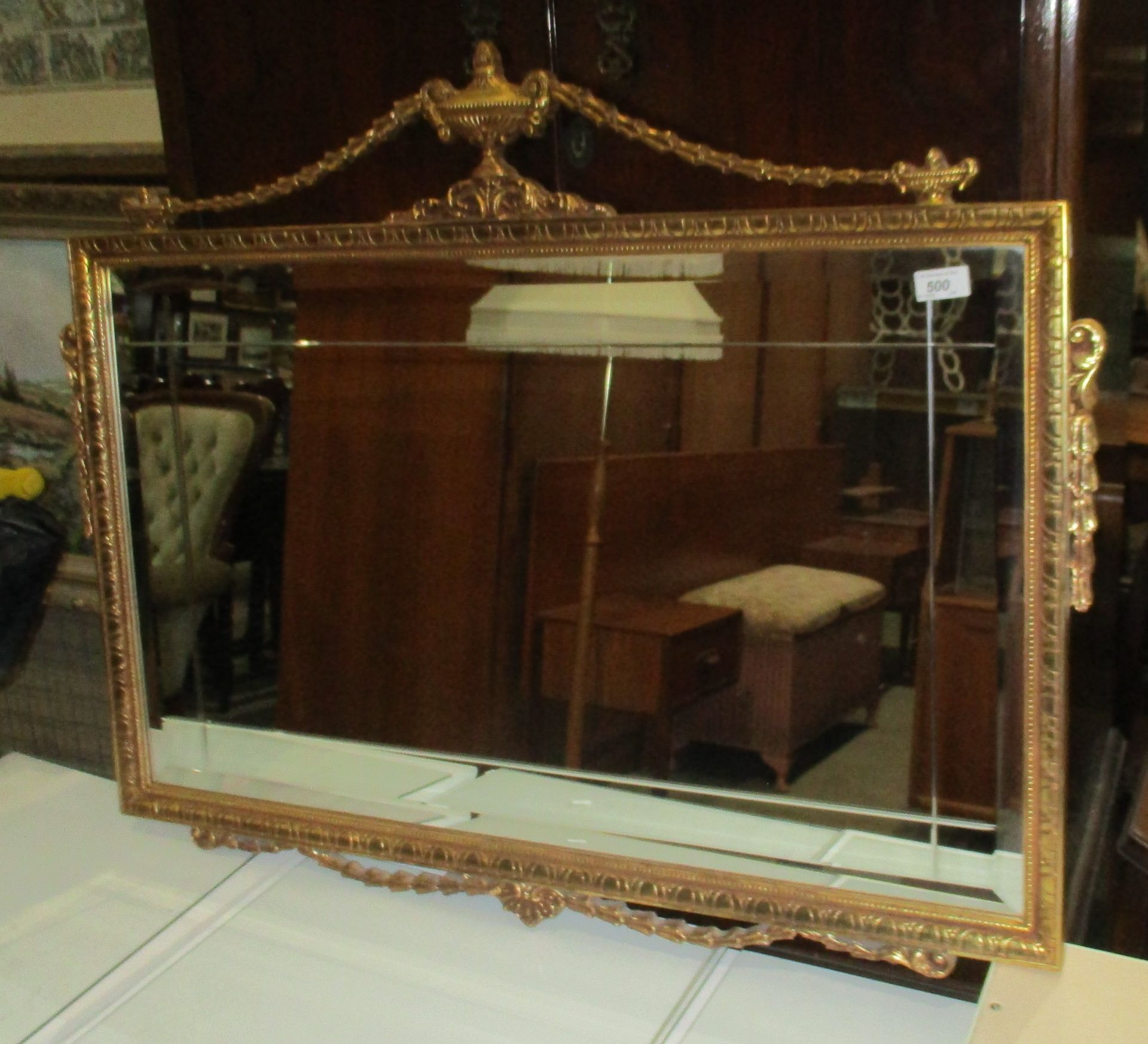 A gilt framed wall mirror 77 x 100cm