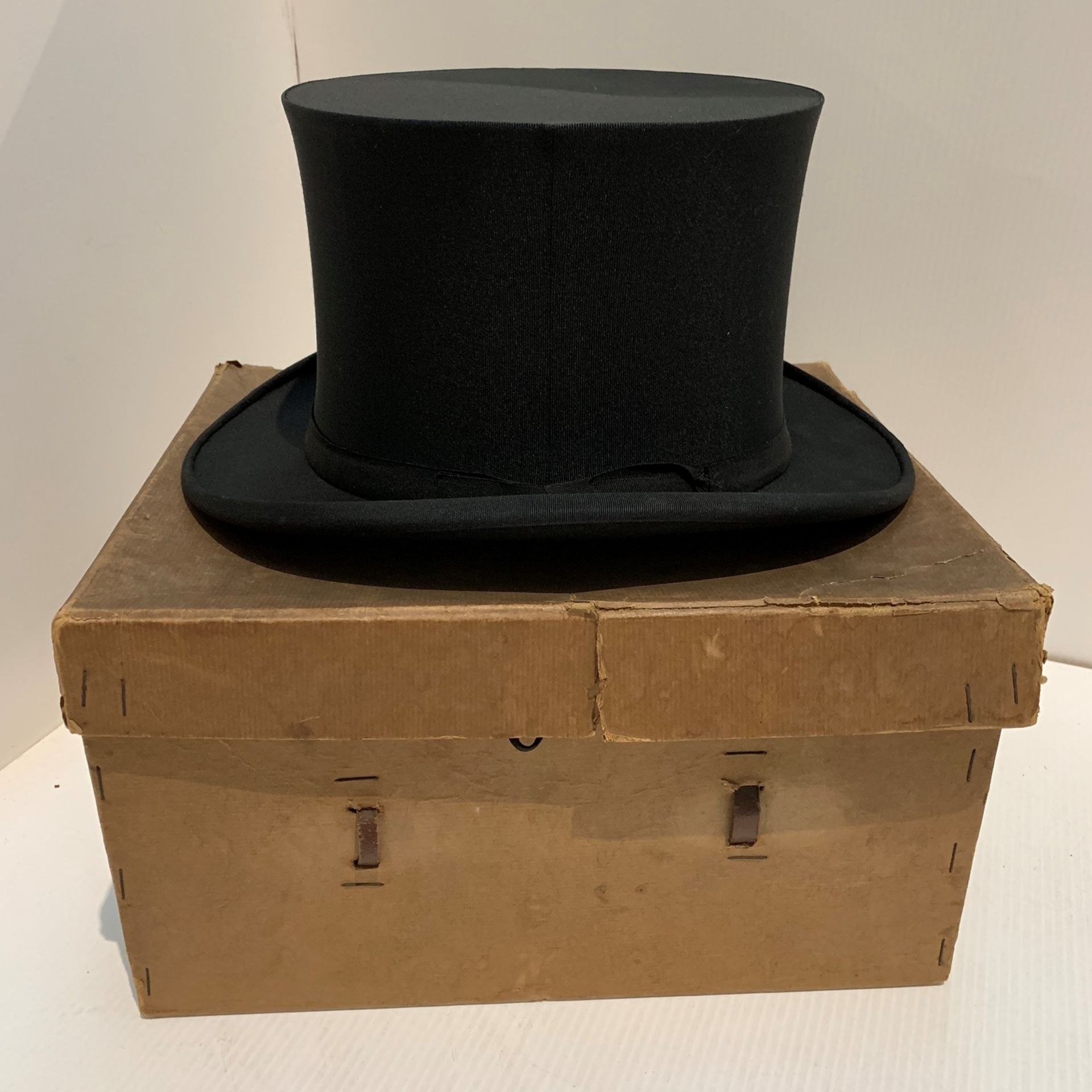 Dunn & Co top hat in cardboard case