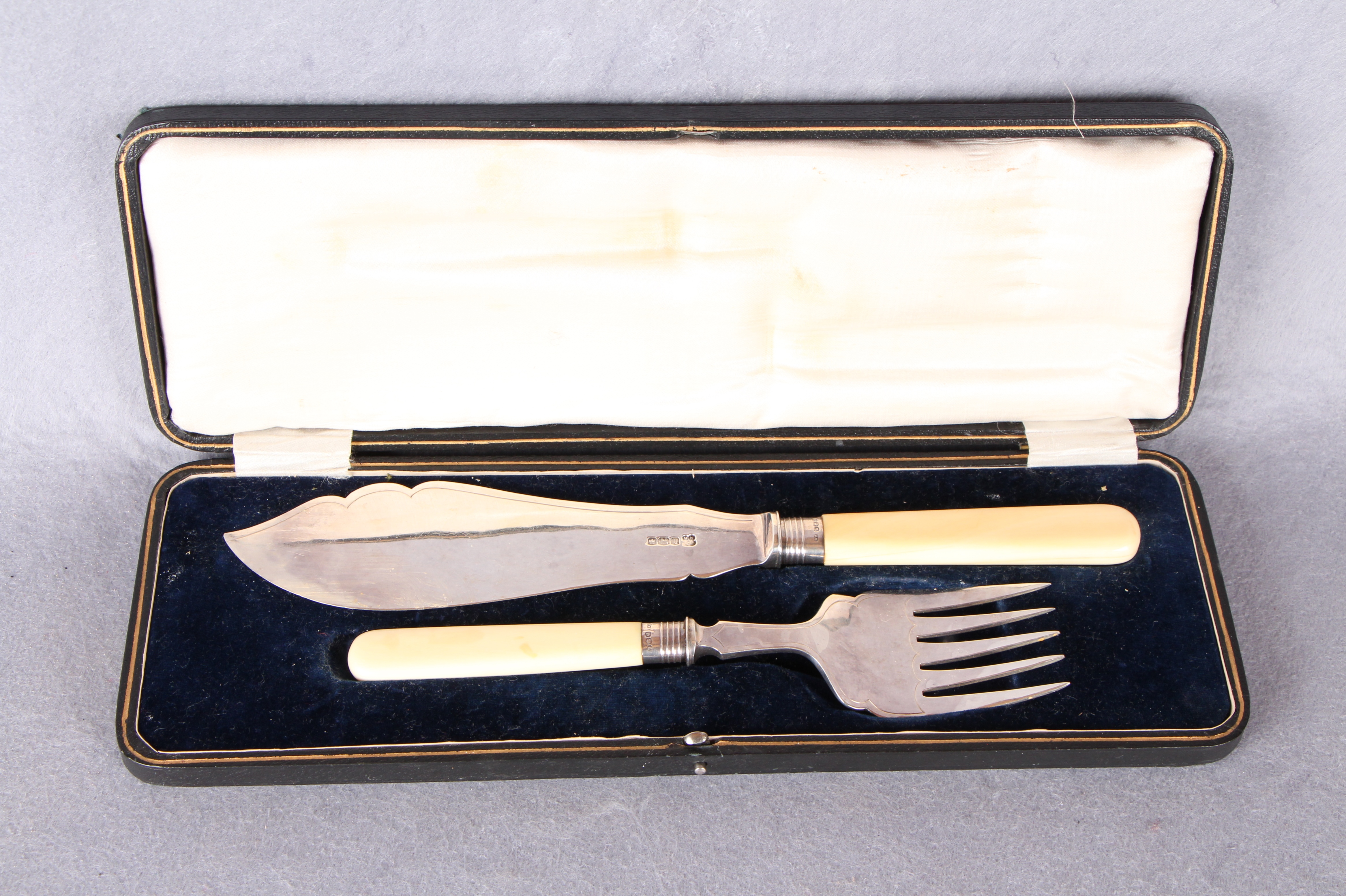 A pair of fish servers with ivory handles, Sheffield 1919,