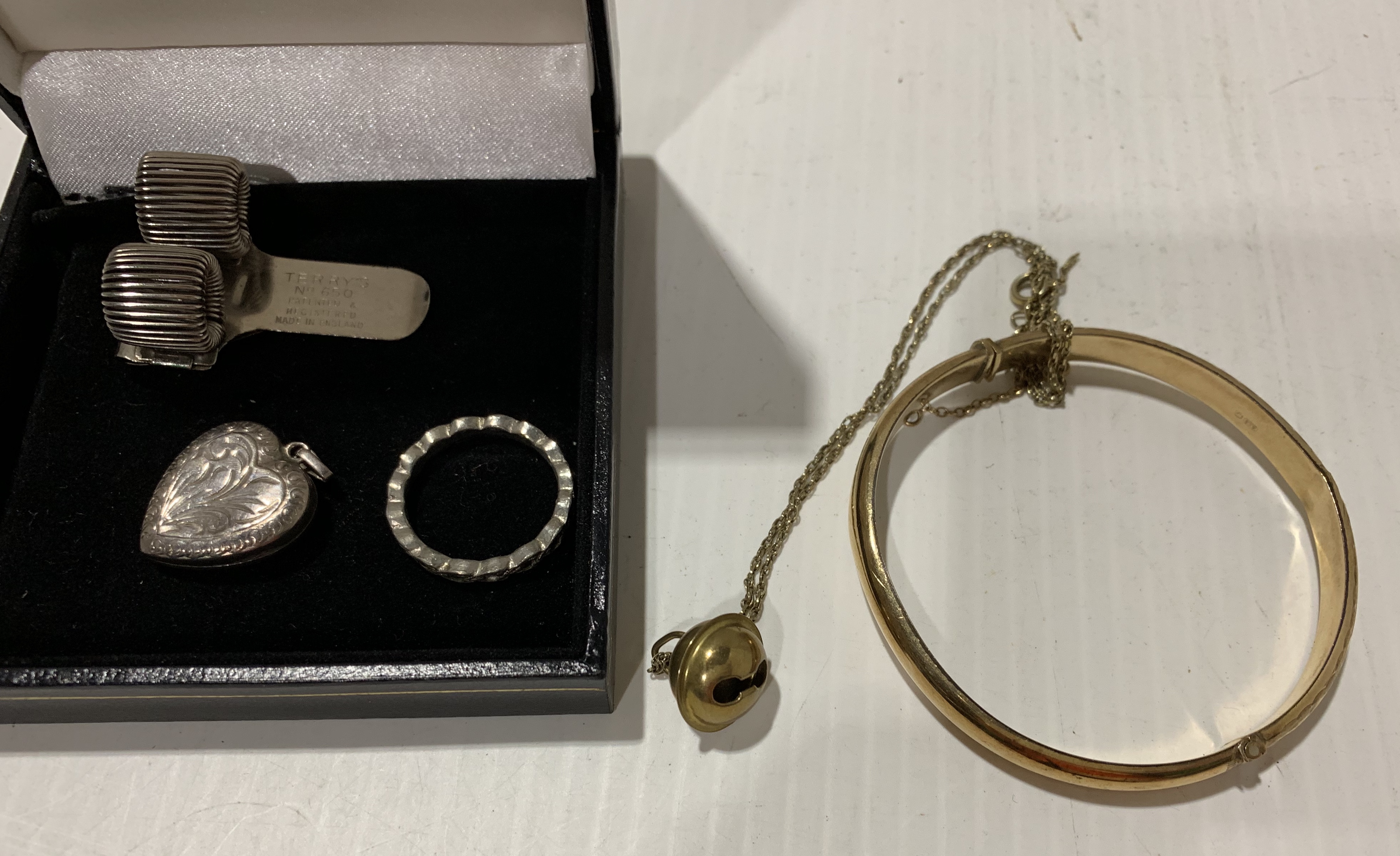 A 9ct gold bracelet, etc.