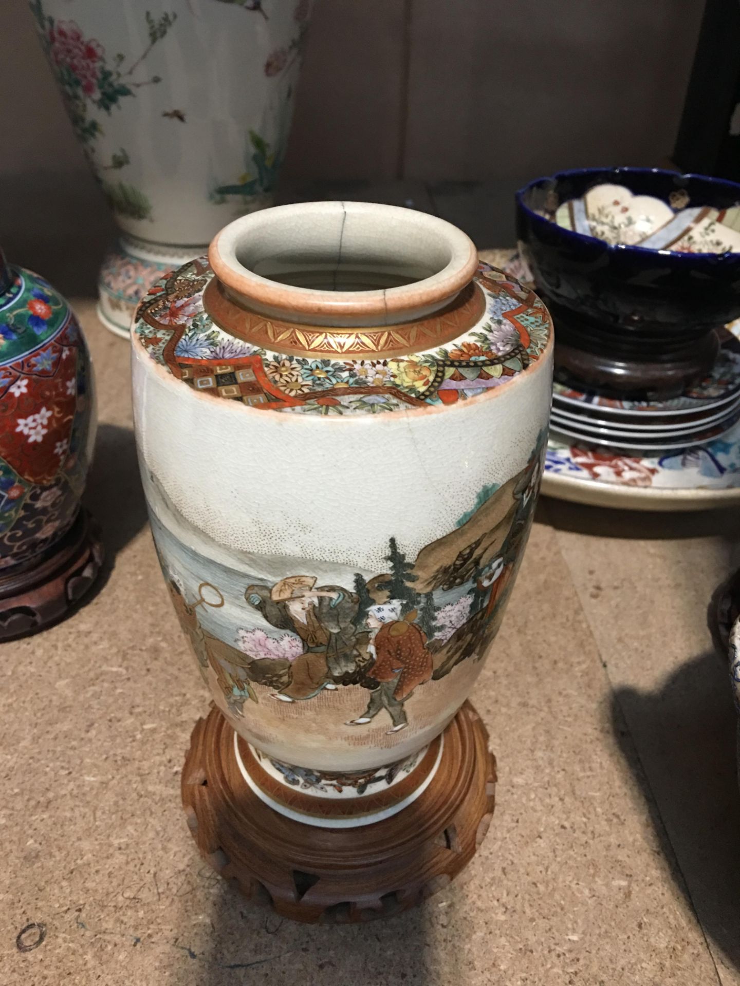 A collection of Modern Chinese ceramics including vases, plates, - Image 6 of 13