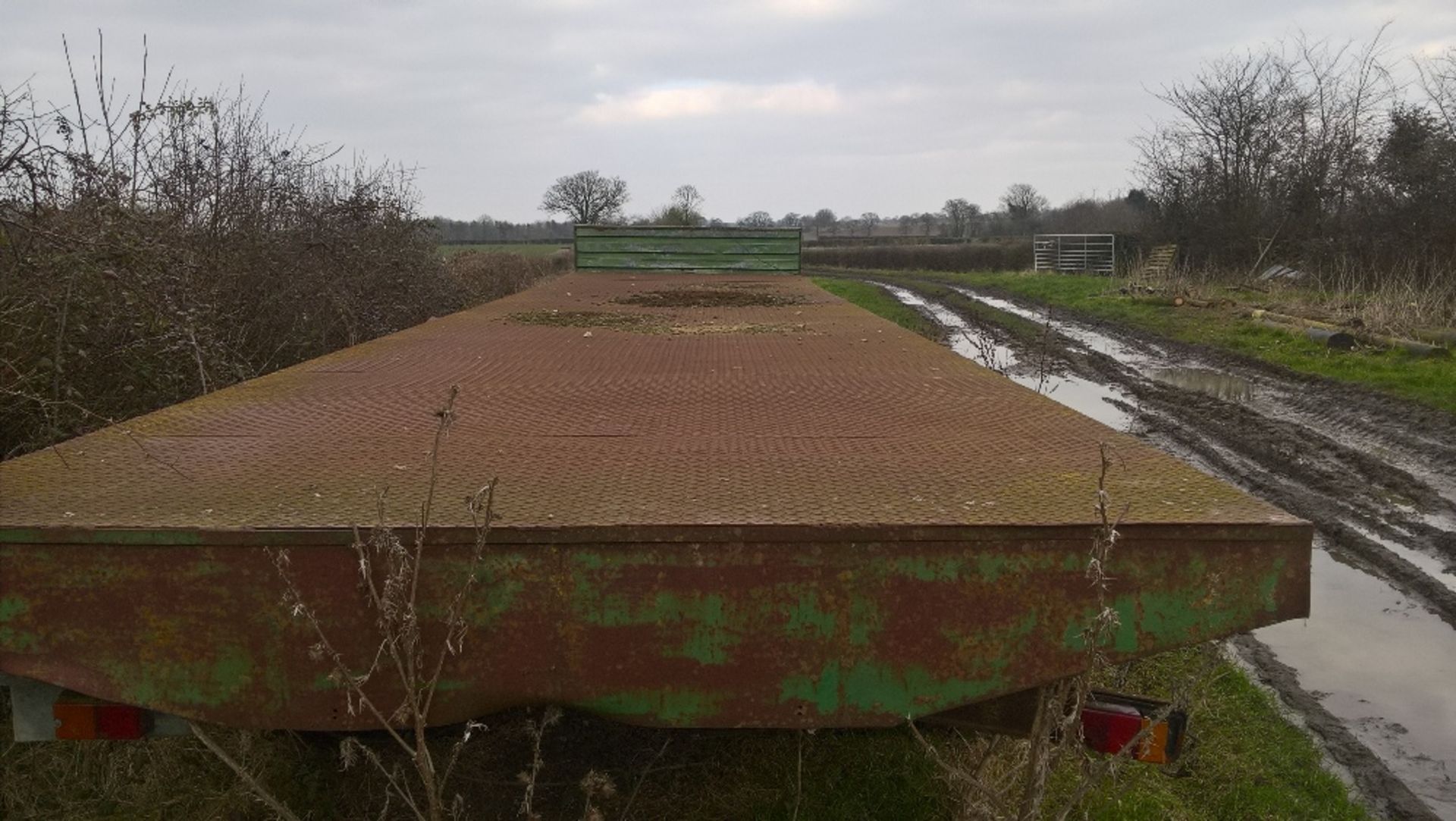 36 ft flat bed trailer steel decks and headboard Stored near Topcroft, - Image 2 of 2