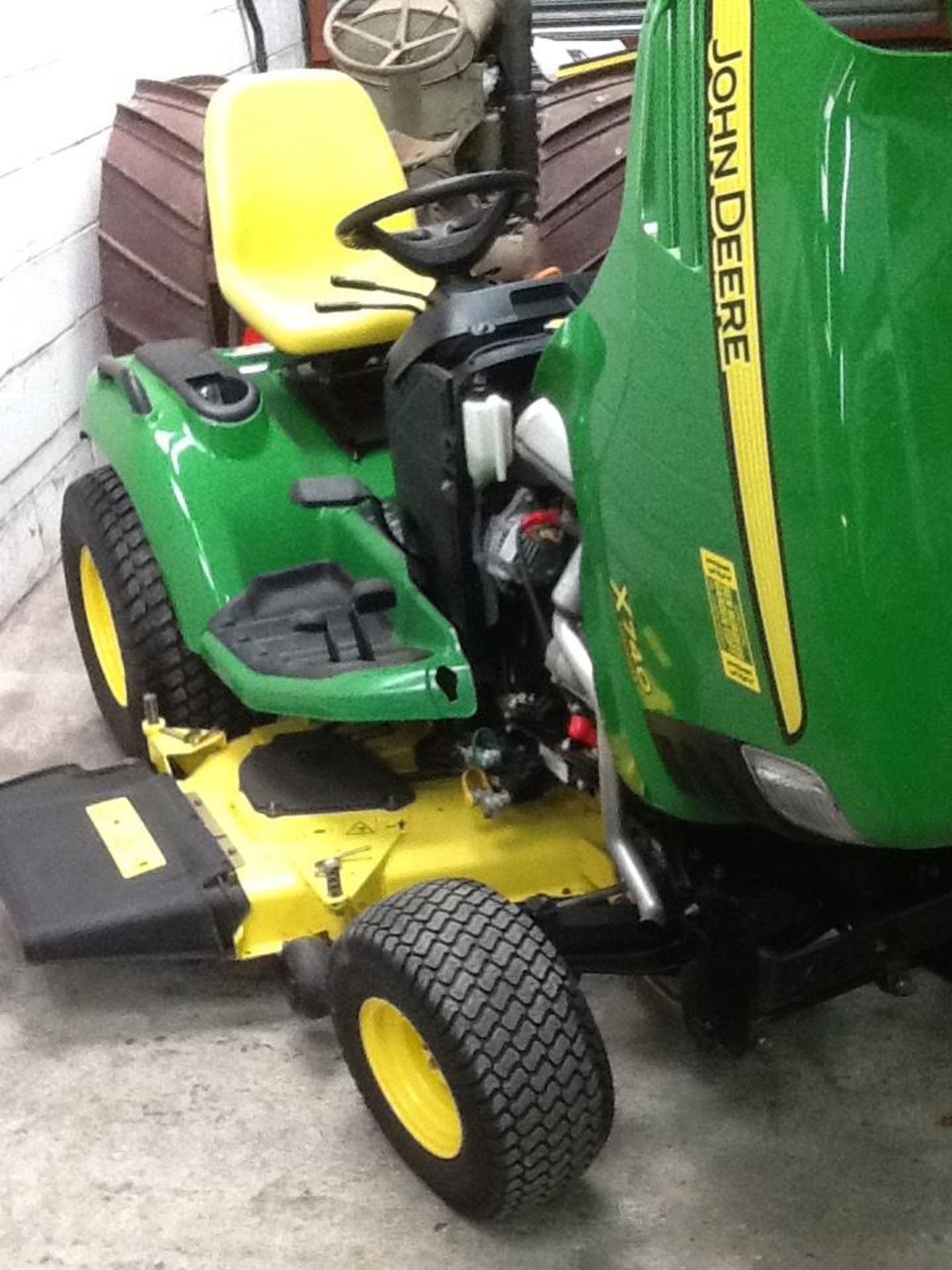 John Deere X740 Ultimate Ride on Lawn Mower, 2007, Serial No: MOX740B020571, 3 cylinder diesel, - Image 6 of 6