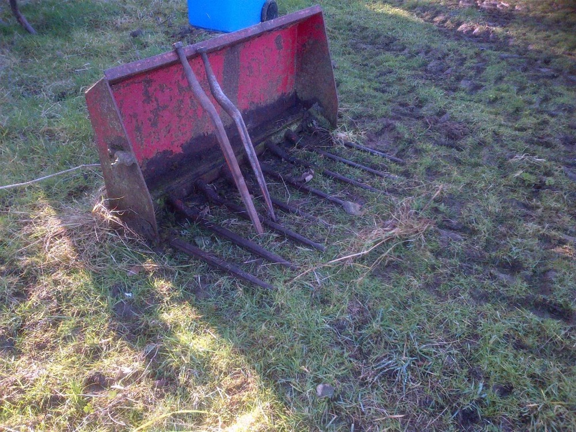 Loader muck fork with Quicke no 3 brackets. - Image 2 of 3